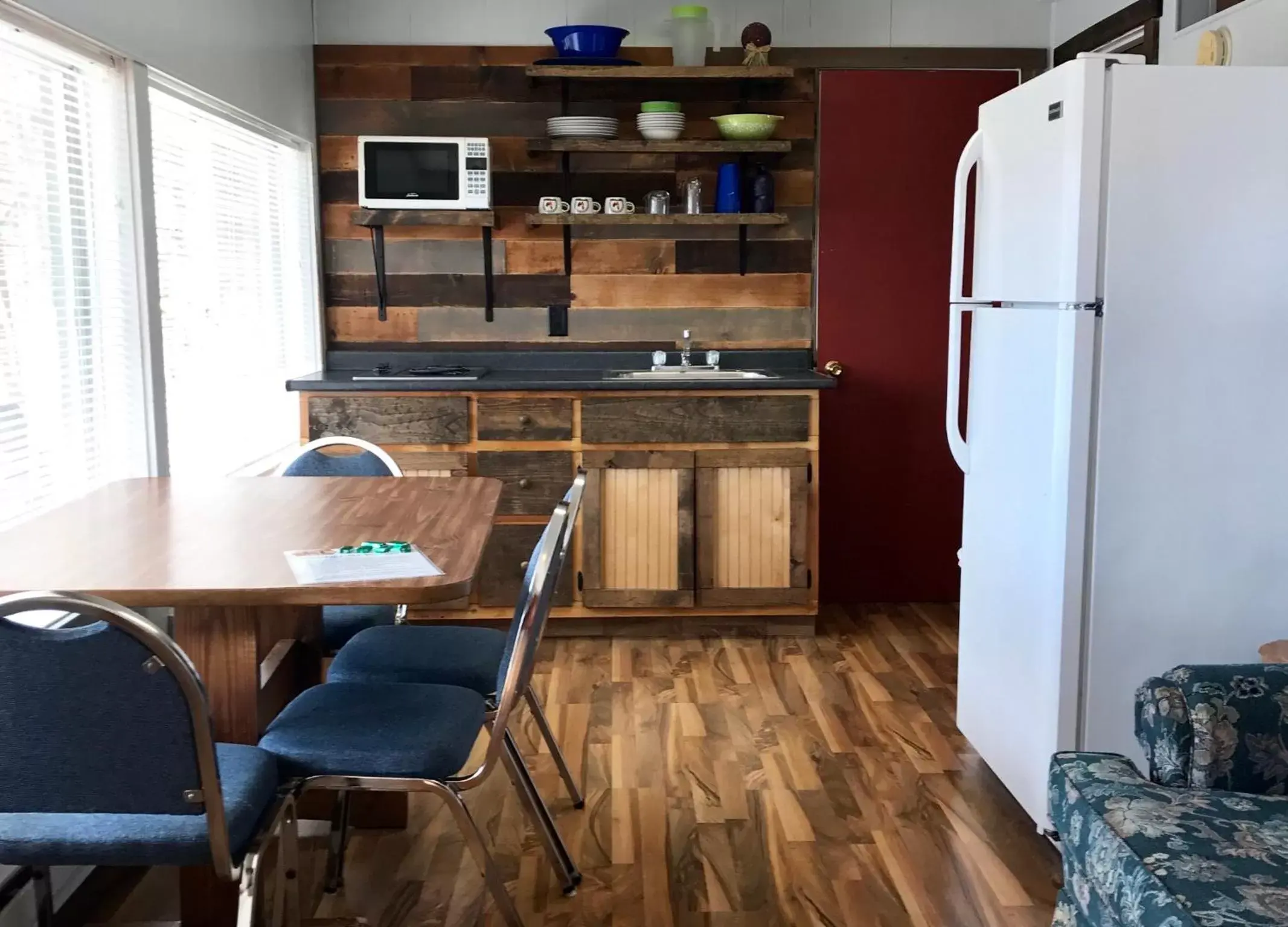 Kitchen/Kitchenette in Calm Waters Resort