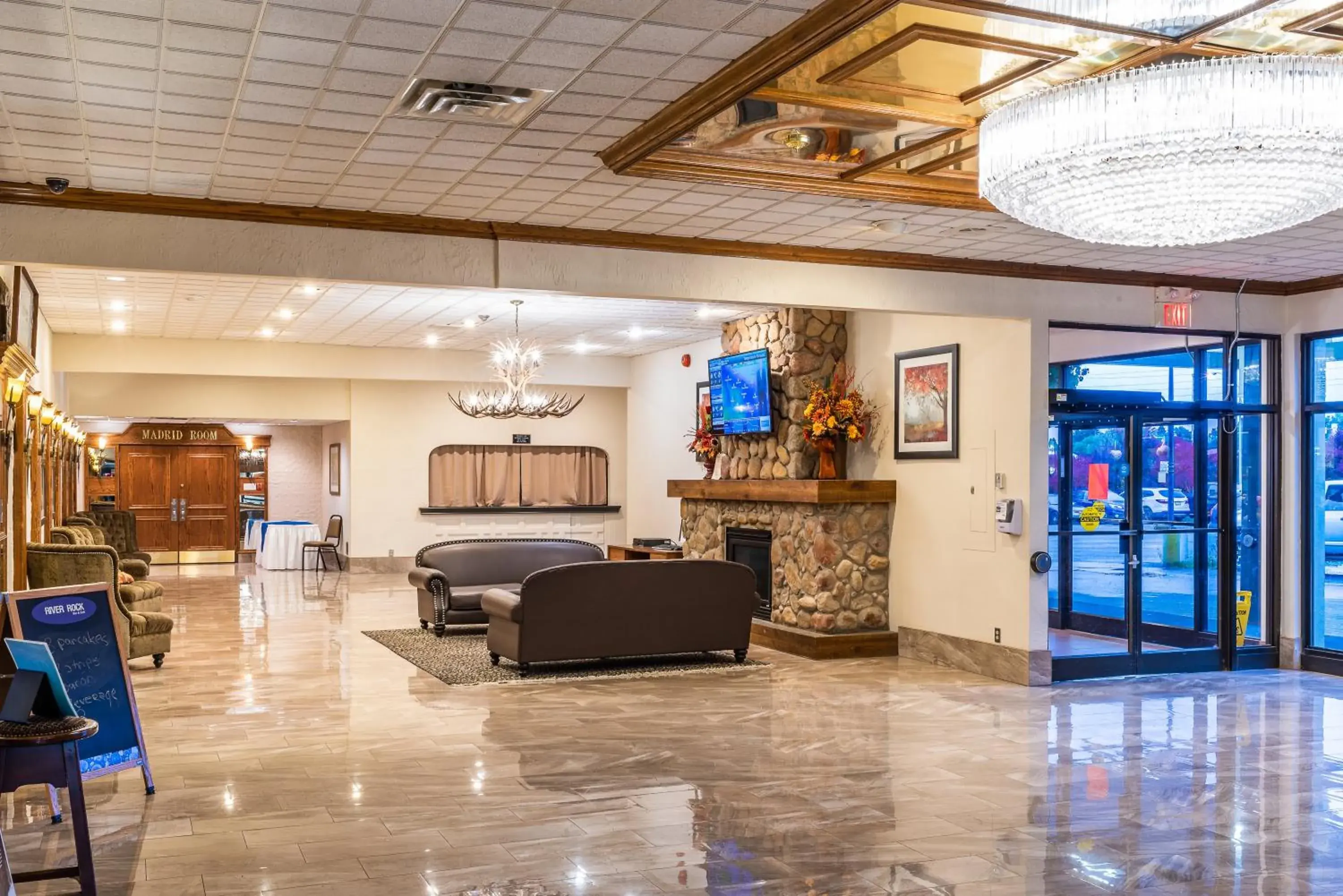 Lobby or reception, Lobby/Reception in Ramada by Wyndham Thunder Bay Airlane Hotel