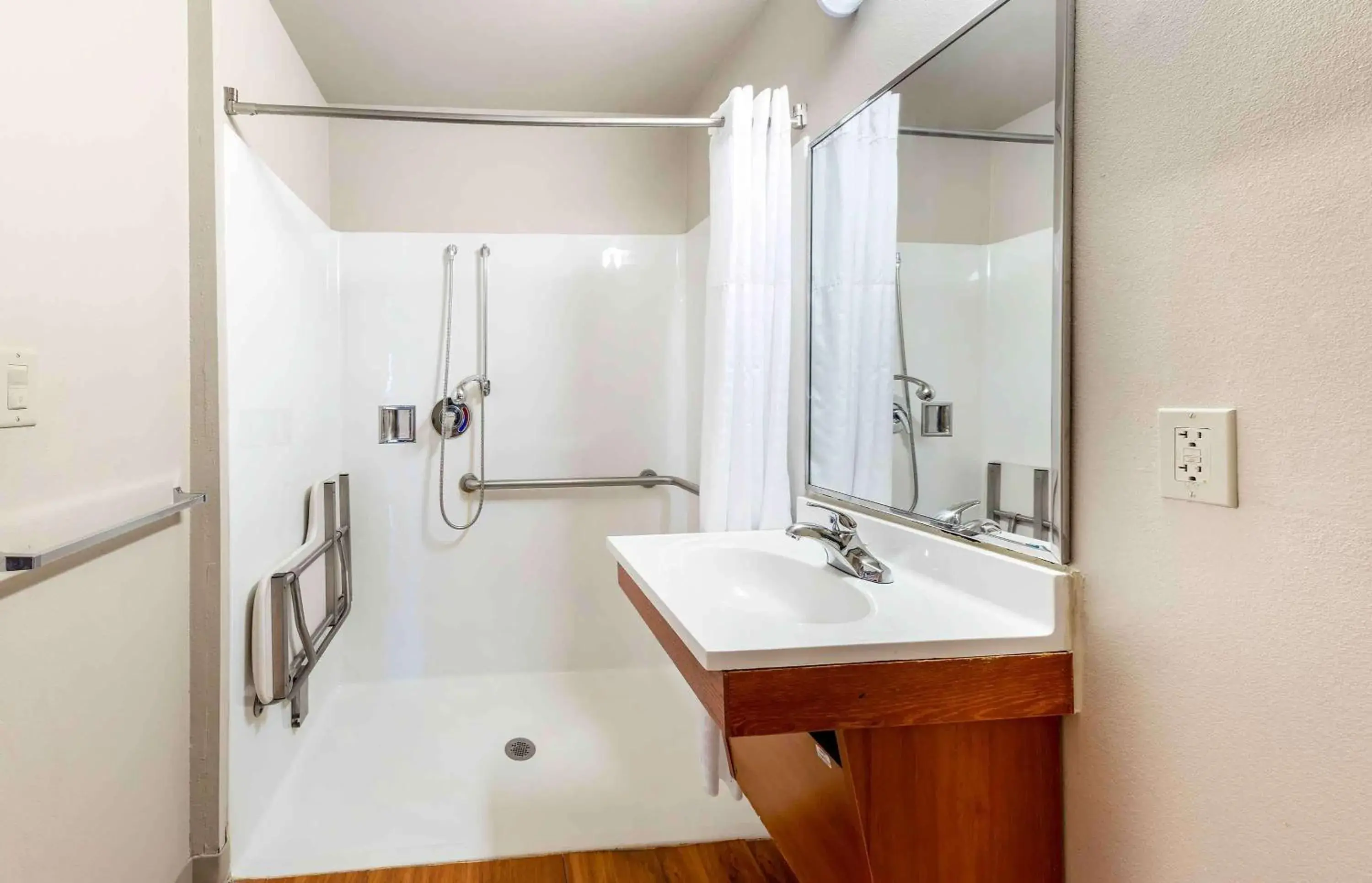 Bathroom in Extended Stay America Select Suites - Oklahoma City - West