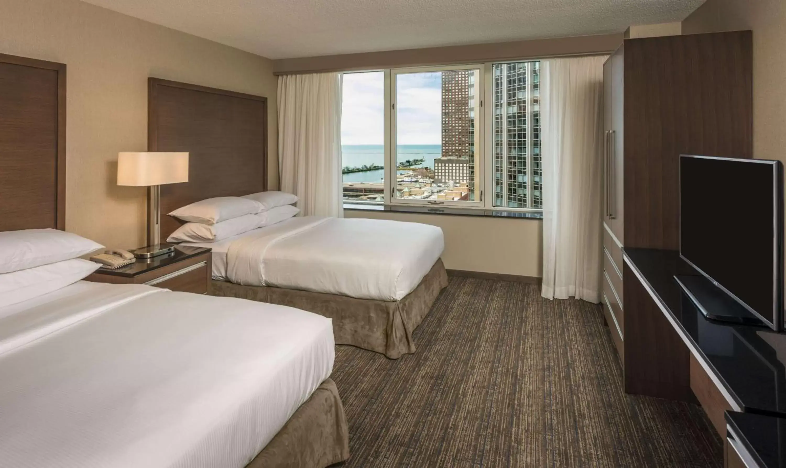 Photo of the whole room, Bed in Embassy Suites by Hilton Chicago Downtown Magnificent Mile