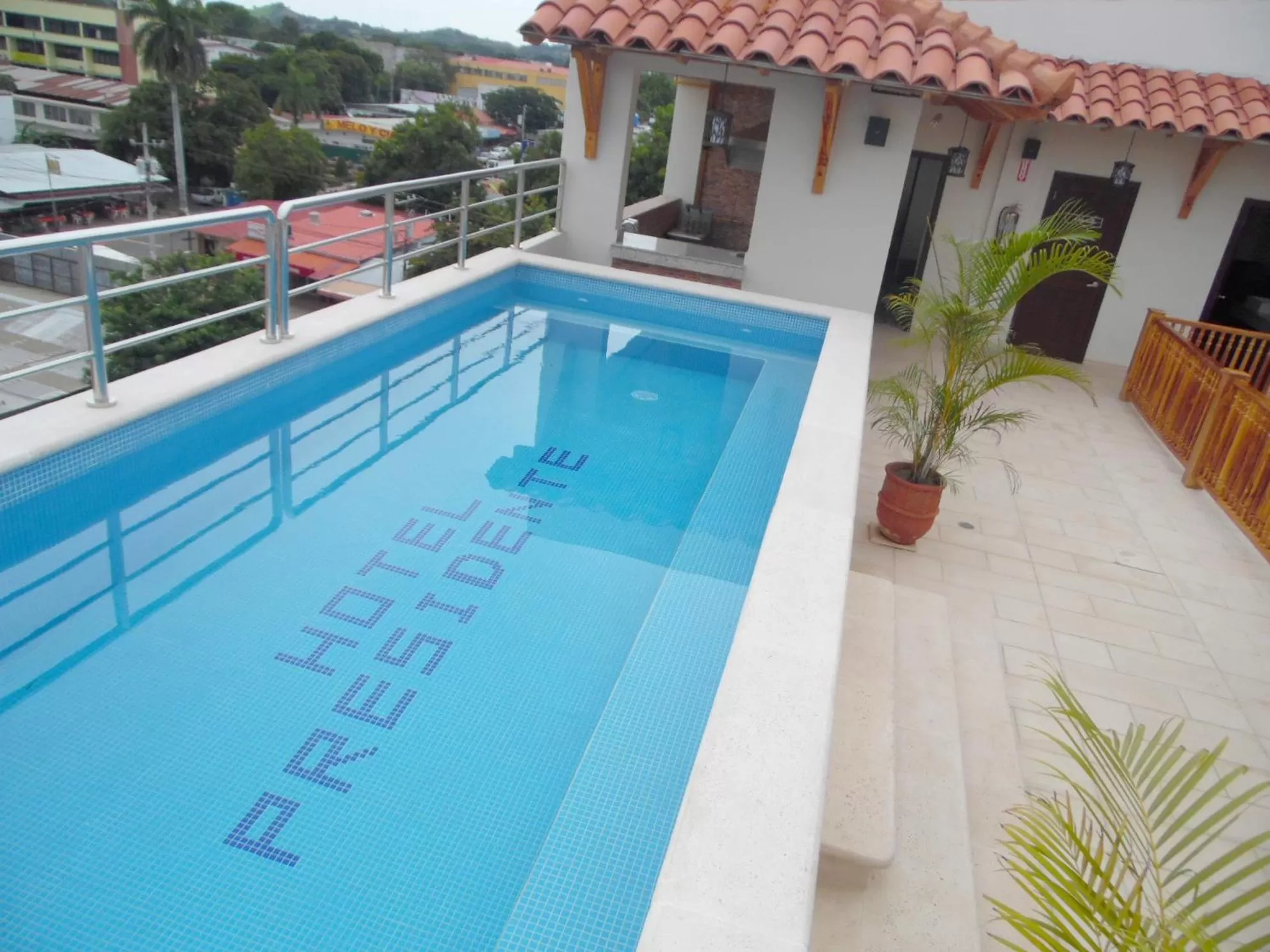 Swimming pool in Hotel Presidente Las Tablas
