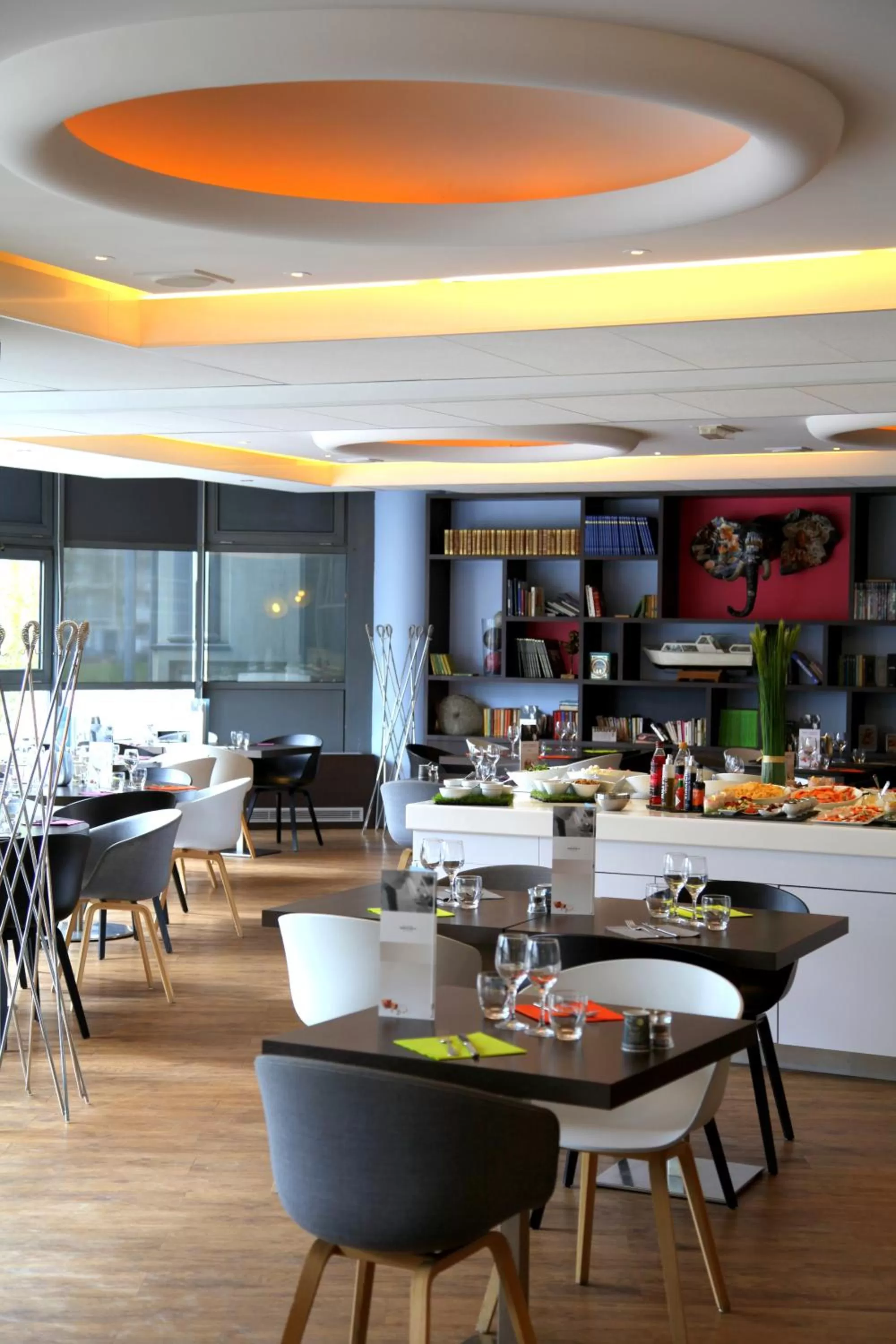 Restaurant/places to eat in Mercure Nantes Centre Gare