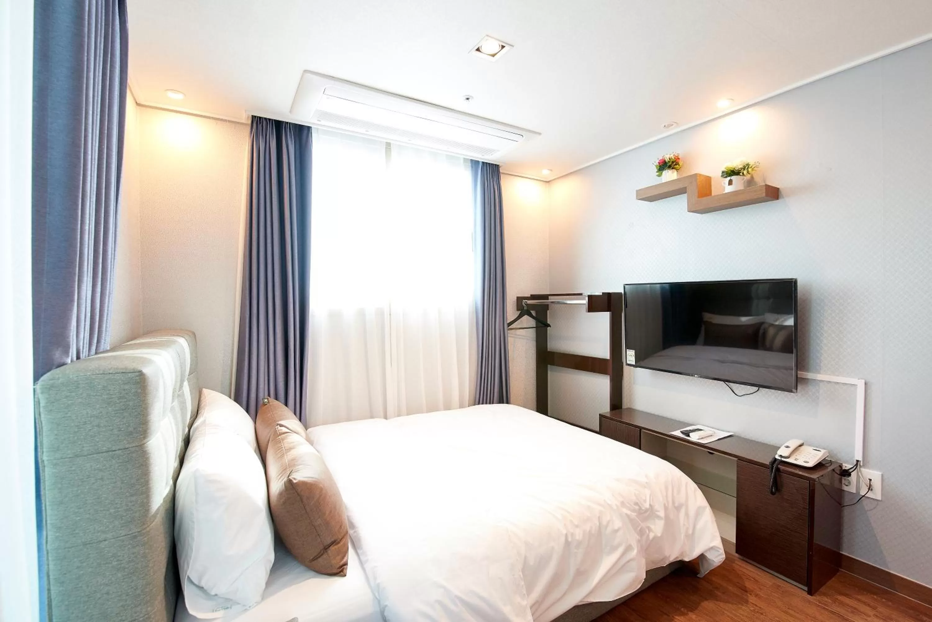 TV/Entertainment Center in The Port Hotel Busan