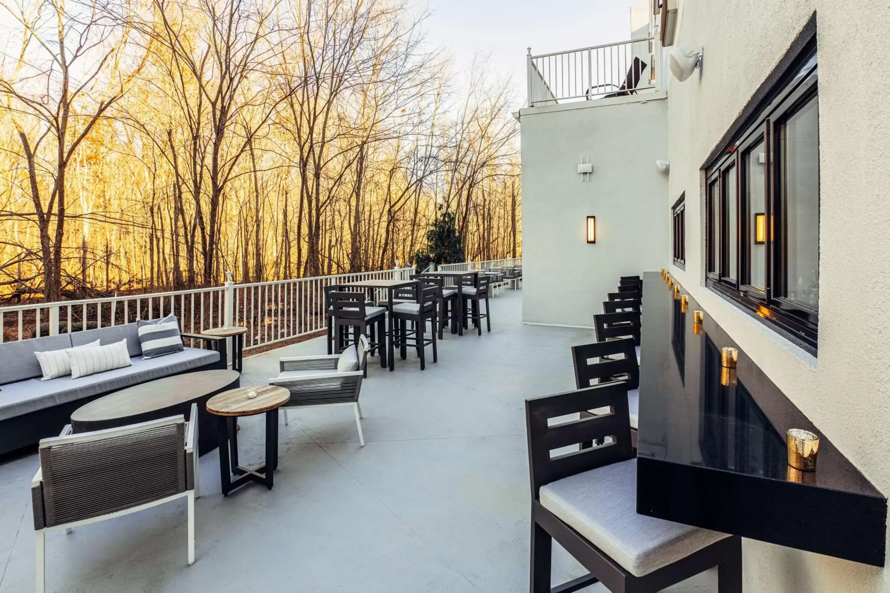 Patio, Restaurant/Places to Eat in Somerset Hills Hotel, Tapestry Collection by Hilton