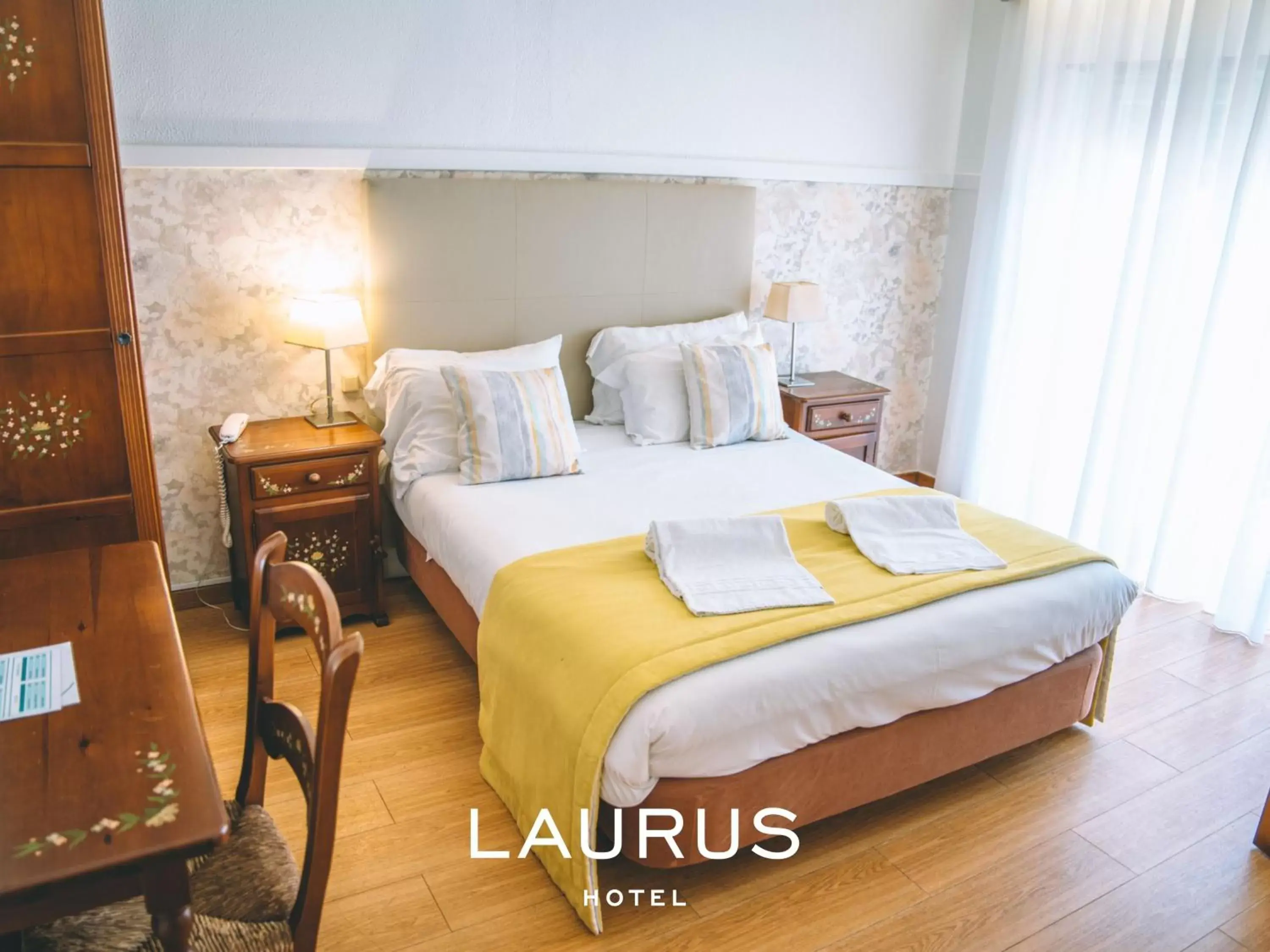 Double Room with Bath in Laurus Hotel