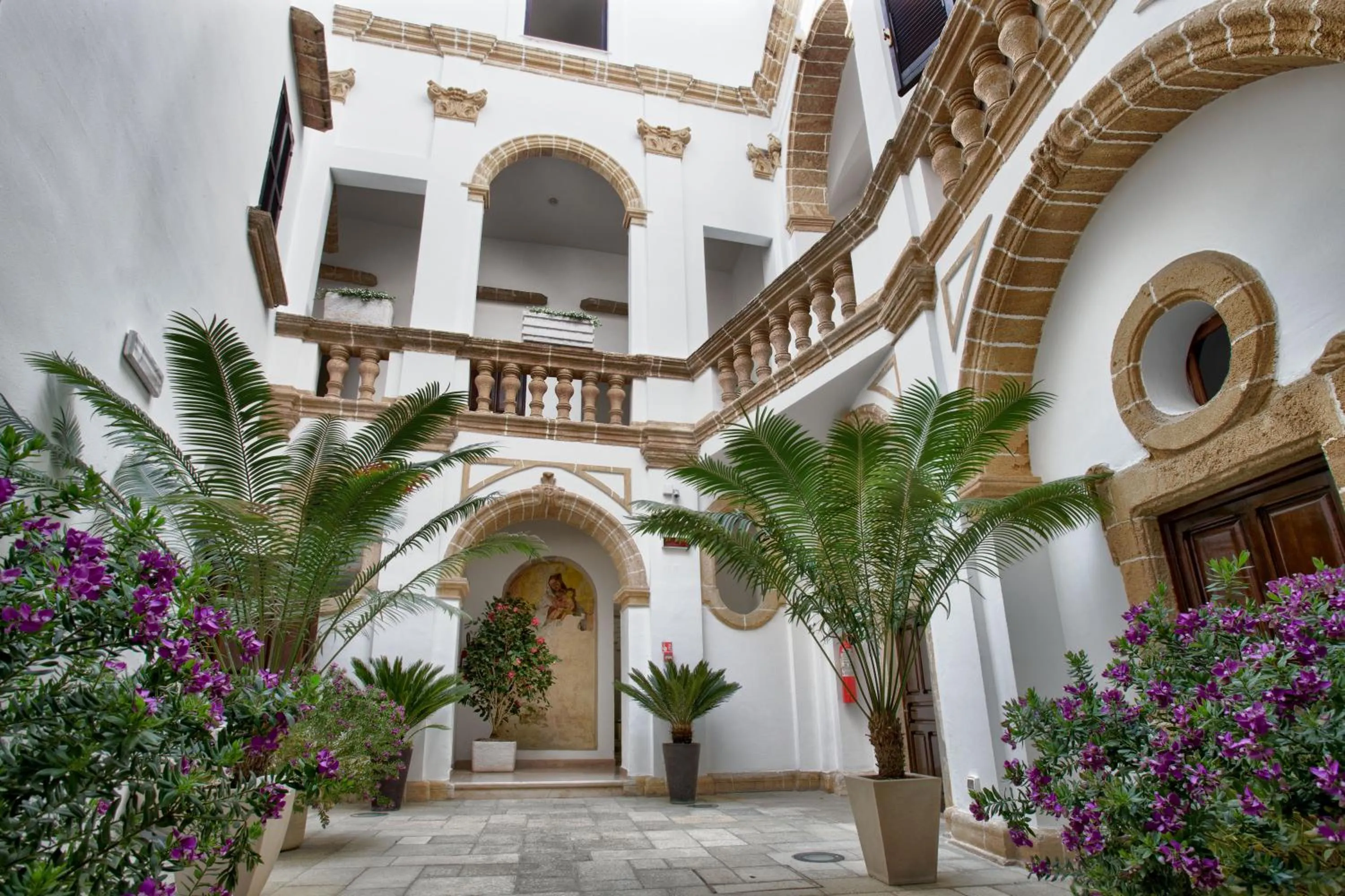 Decorative detail in Al Pescatore Hotel & Restaurant