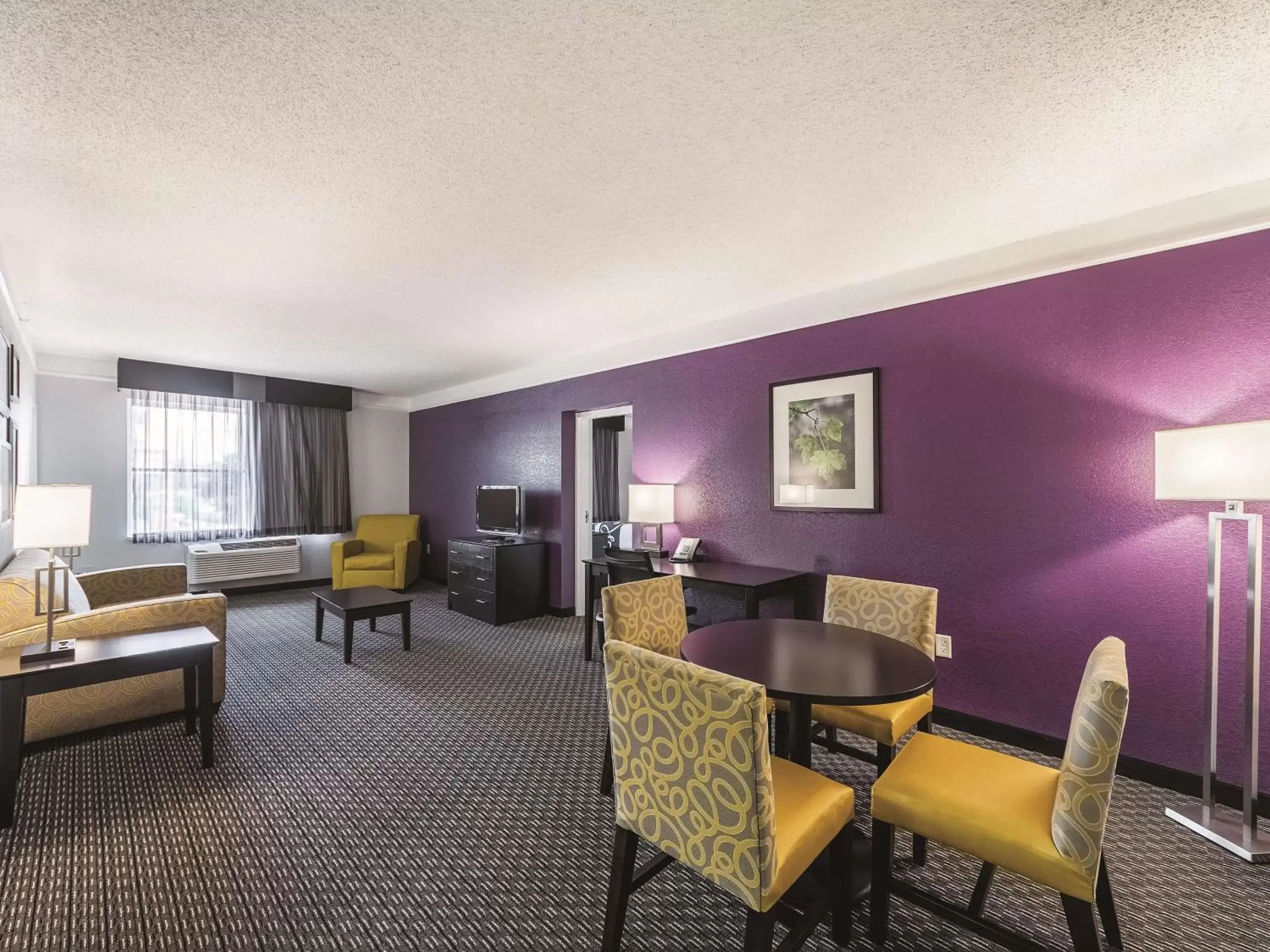 Photo of the whole room, Seating Area in La Quinta Inn & Suites by Wyndham San Antonio Downtown