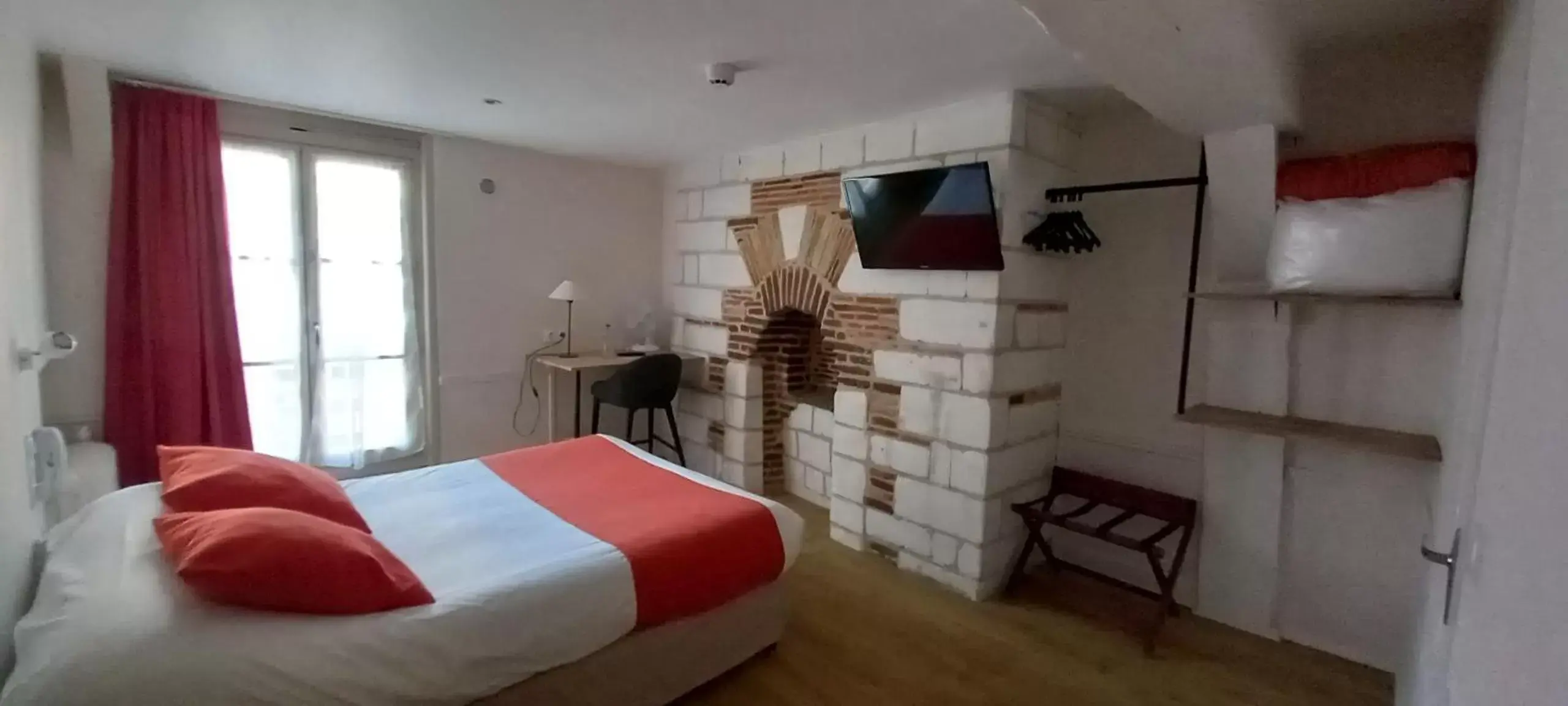 Bedroom in Brit Hotel Comtes De Champagne - Troyes Centre Historique
