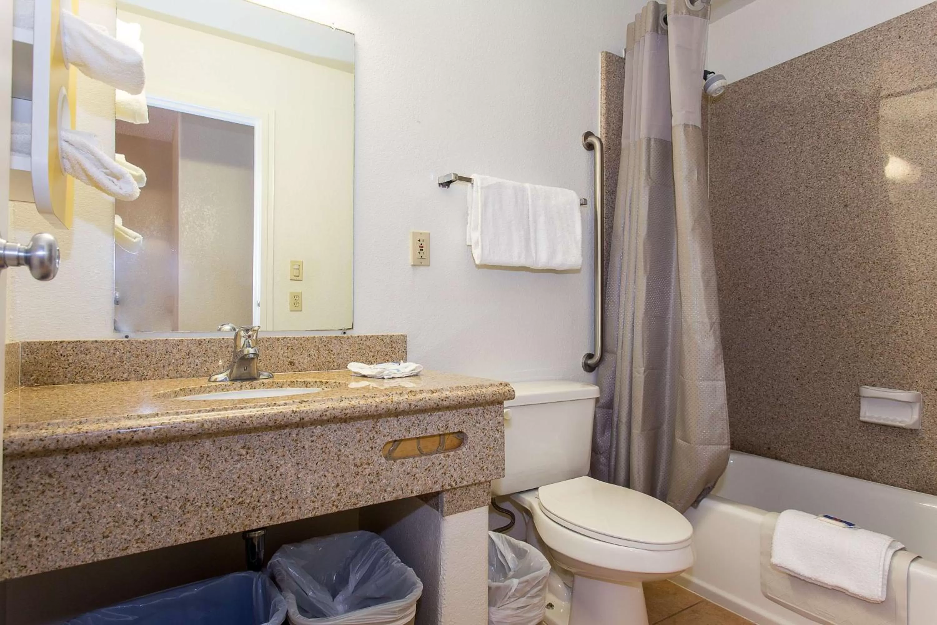 Shower in Cathedral Hill Hotel