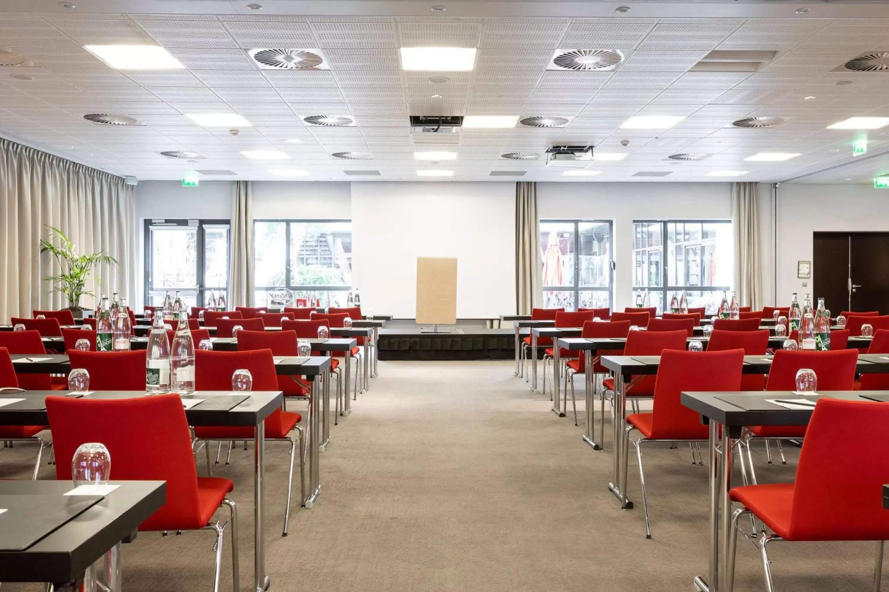 Meeting/conference room, Restaurant/Places to Eat in Radisson Blu Hotel, Paris Boulogne