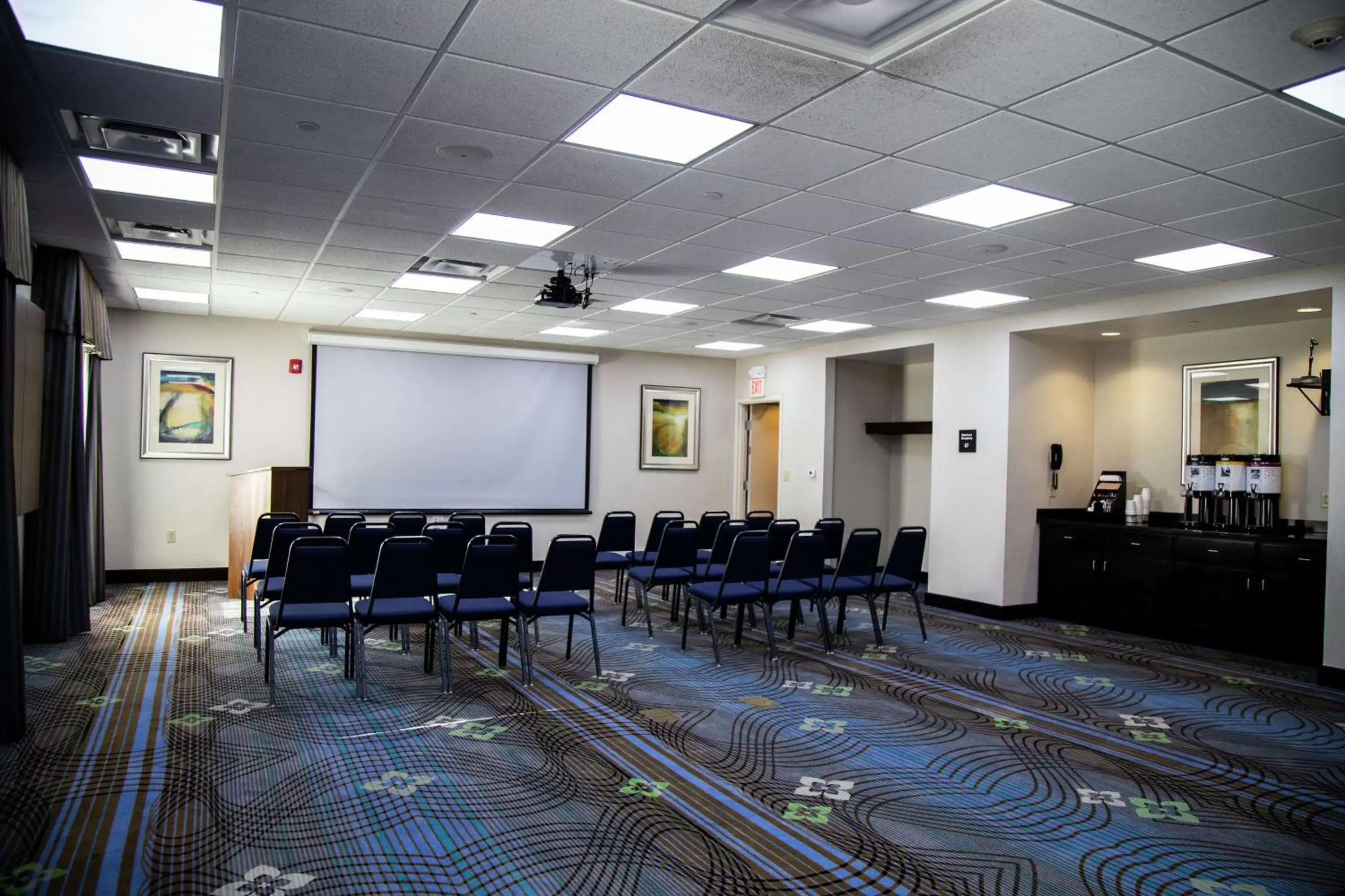 Meeting/conference room in Hampton Inn & Suites Sharon
