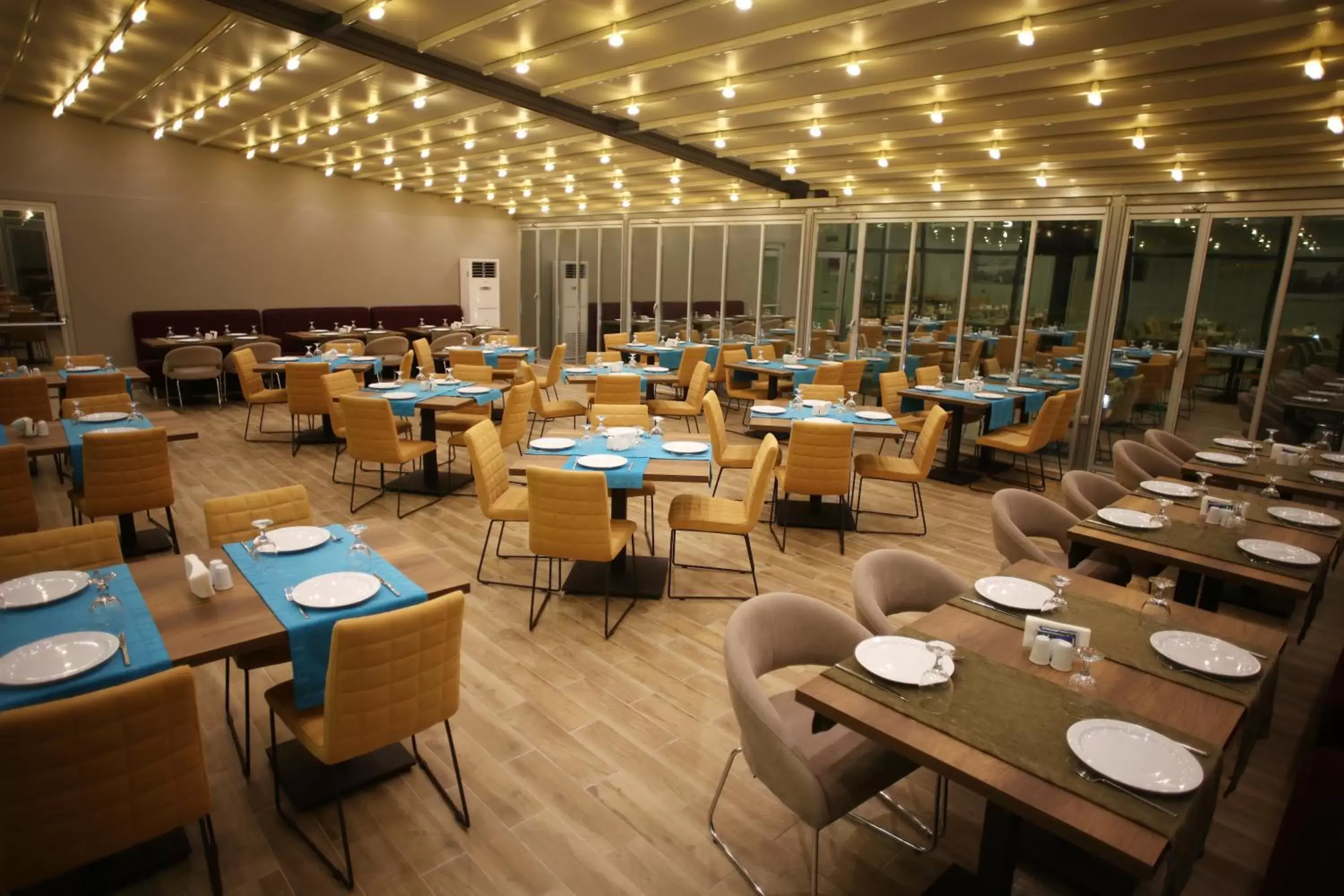 Restaurant/Places to Eat in Holiday Inn Express Manisa-West, an IHG Hotel