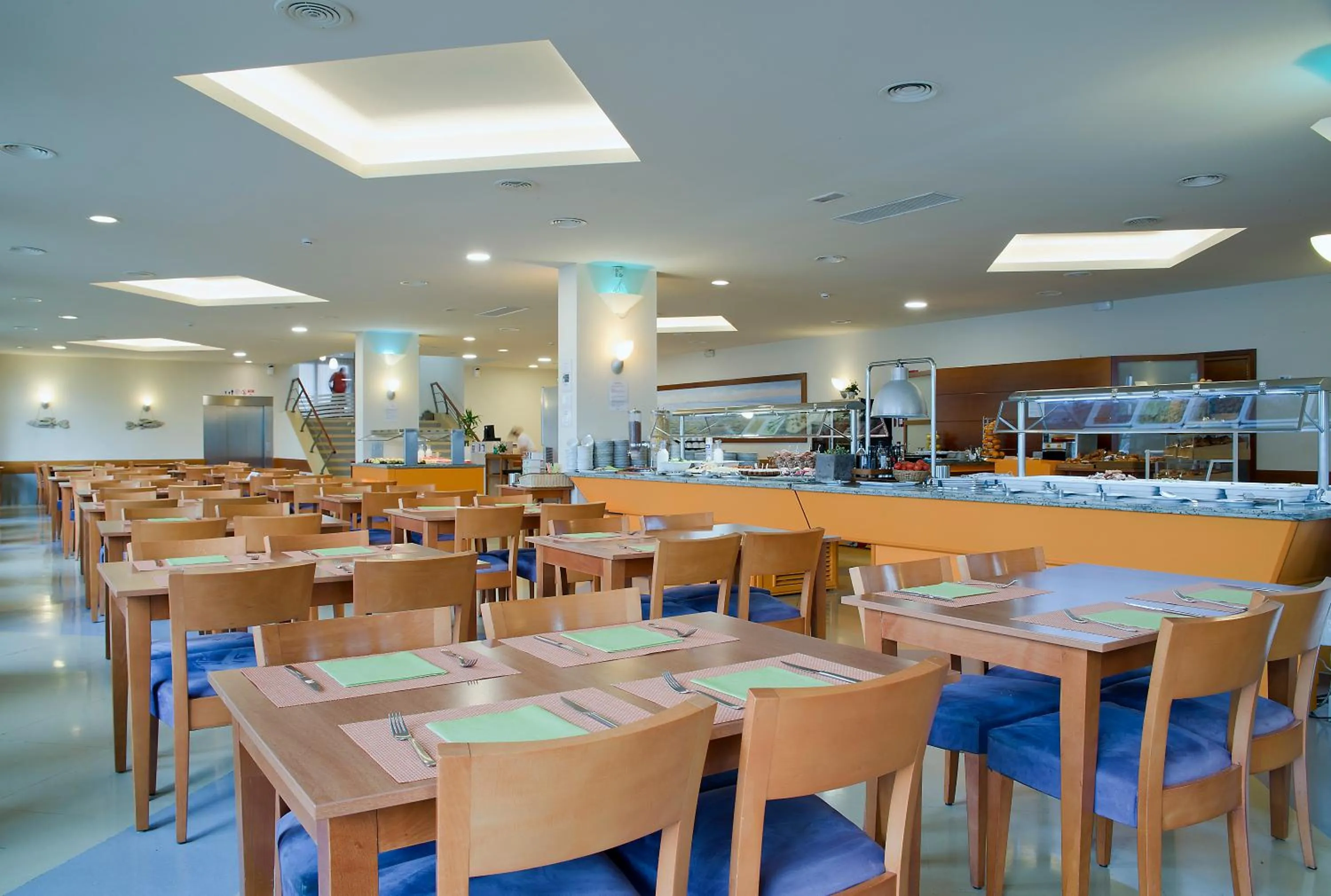 Restaurant/places to eat in Hotel Monterrey Roses by Pierre & Vacances