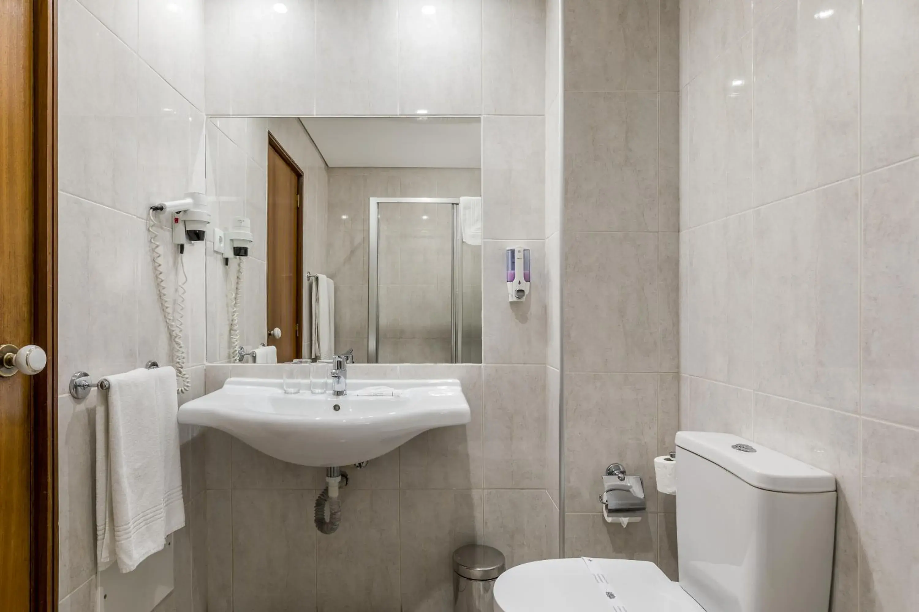 Toilet, Bathroom in Hotel Moinho De Vento