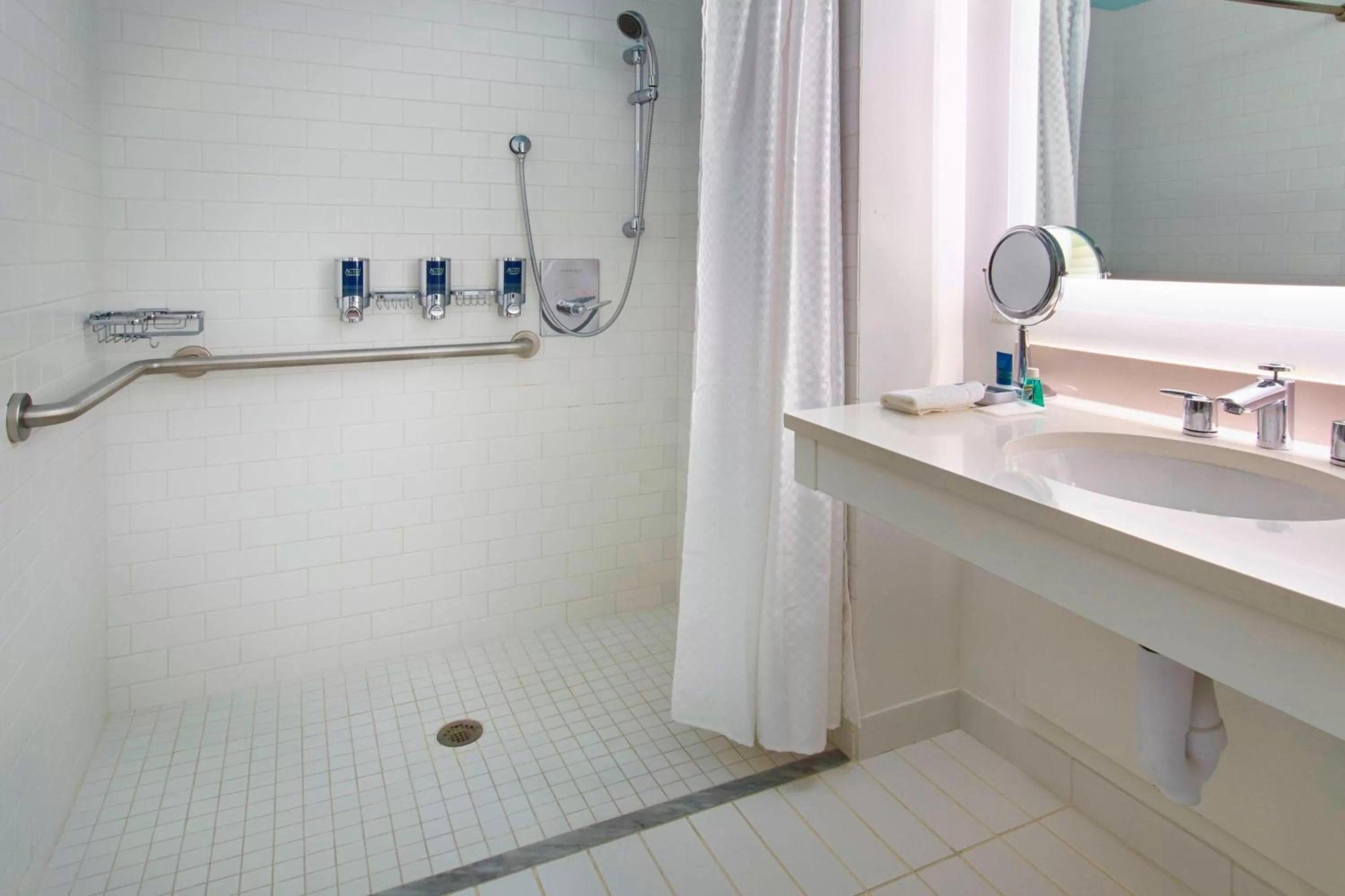 Bathroom in Four Points by Sheraton Punta Gorda Harborside