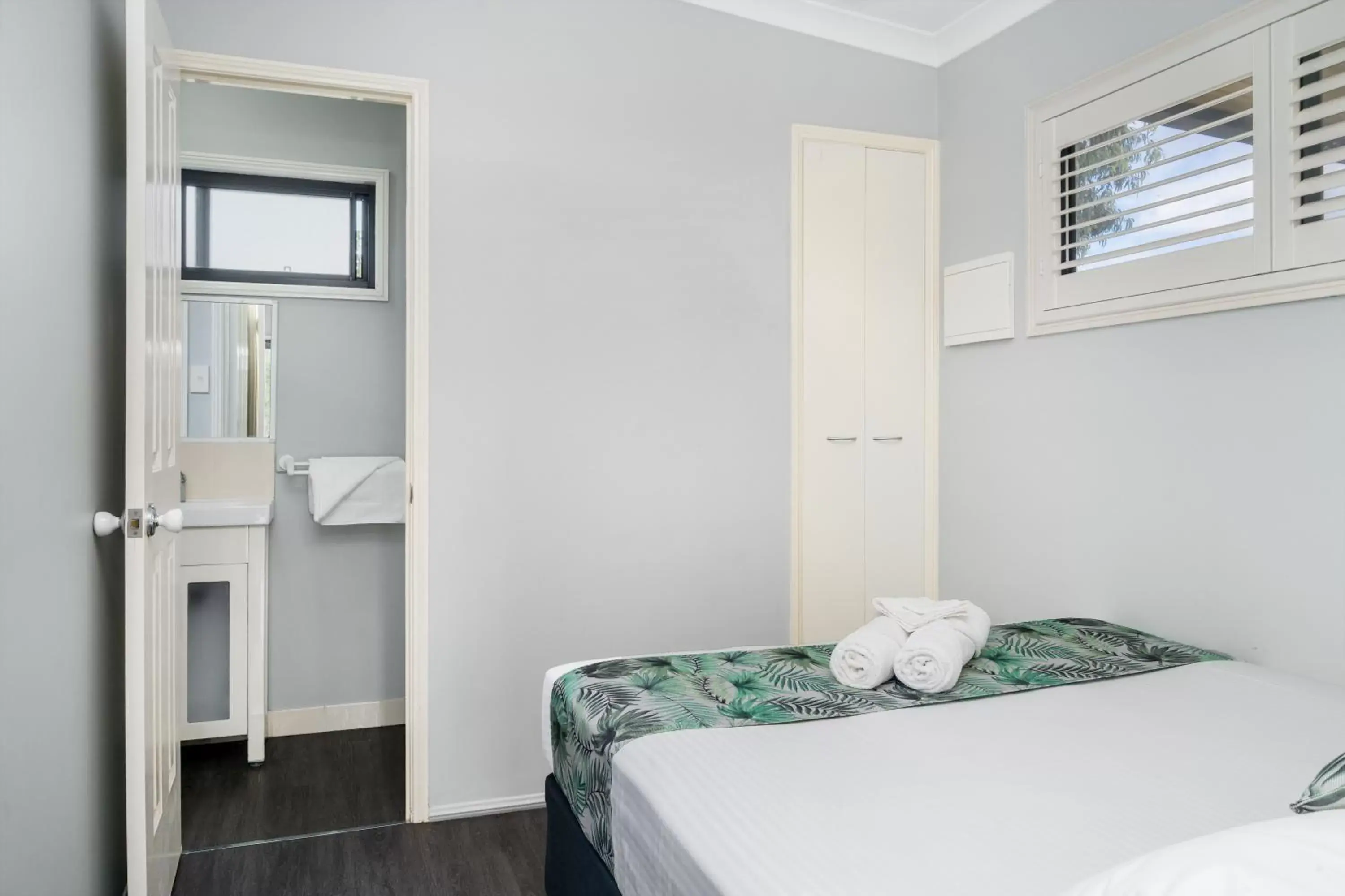 Bathroom, Bed in Ballina Beach Nature Resort