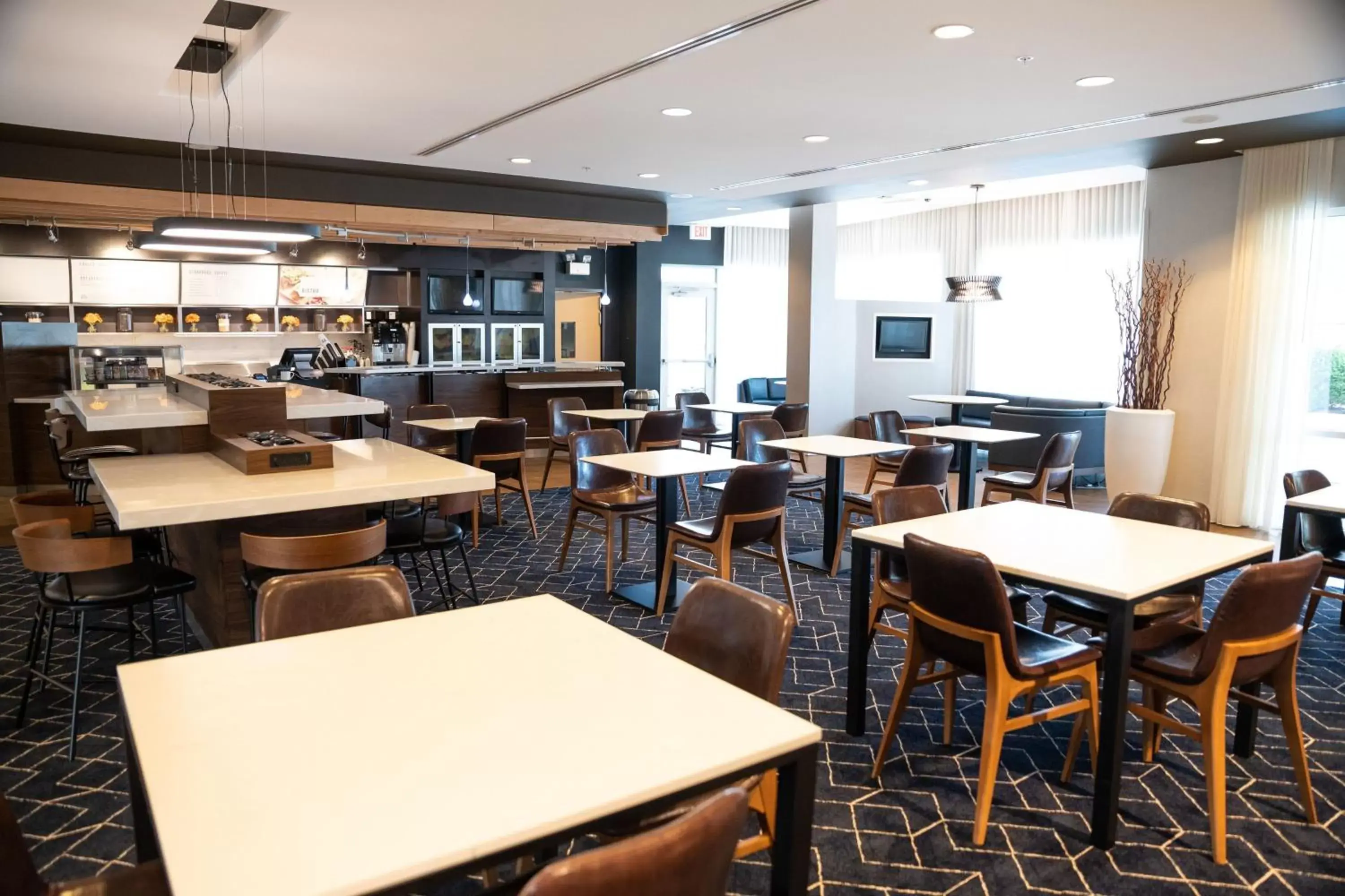 Restaurant/Places to Eat in Courtyard by Marriott Philadelphia Springfield