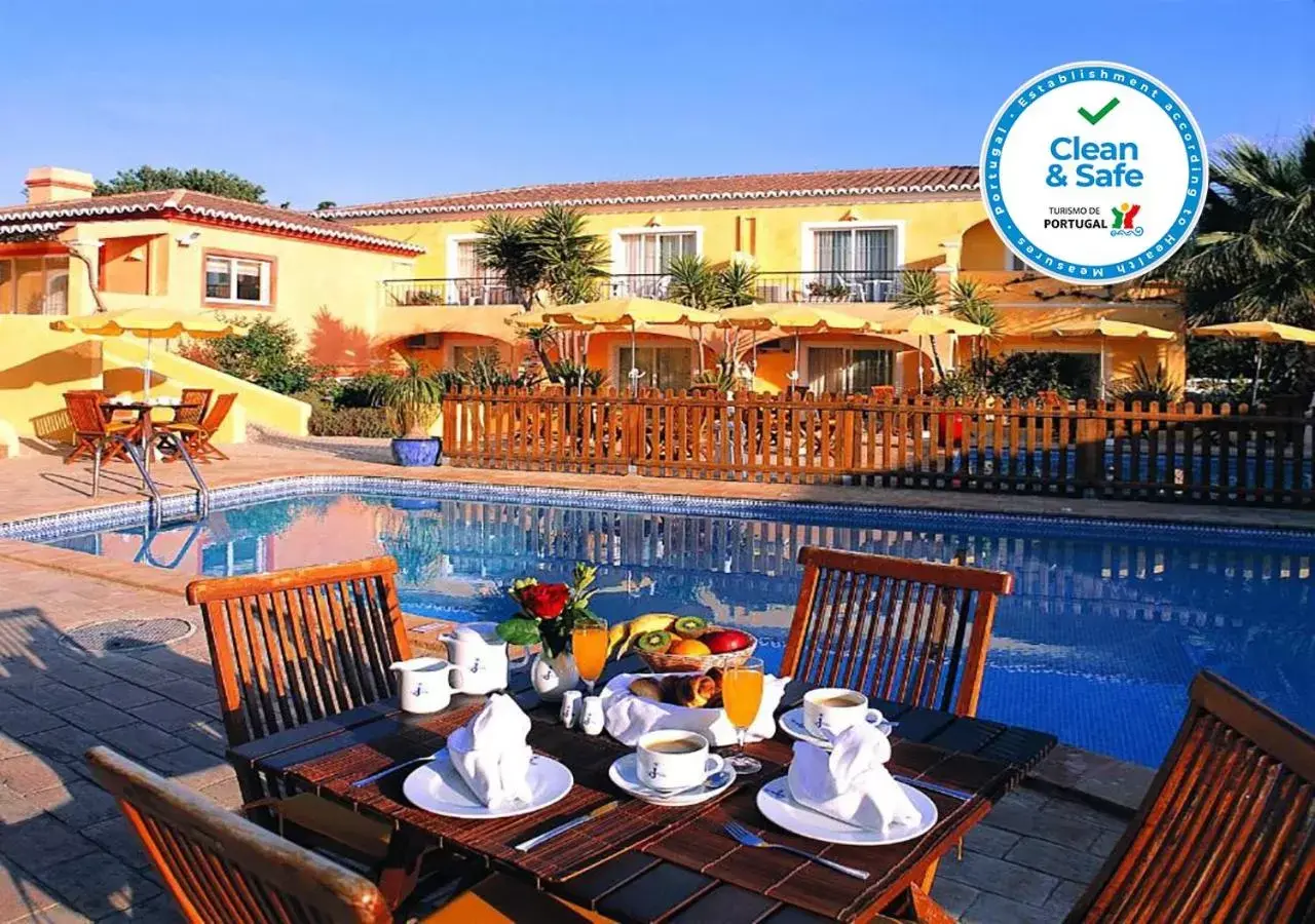 Restaurant/places to eat, Swimming Pool in Costa d'Oiro Ambiance Village