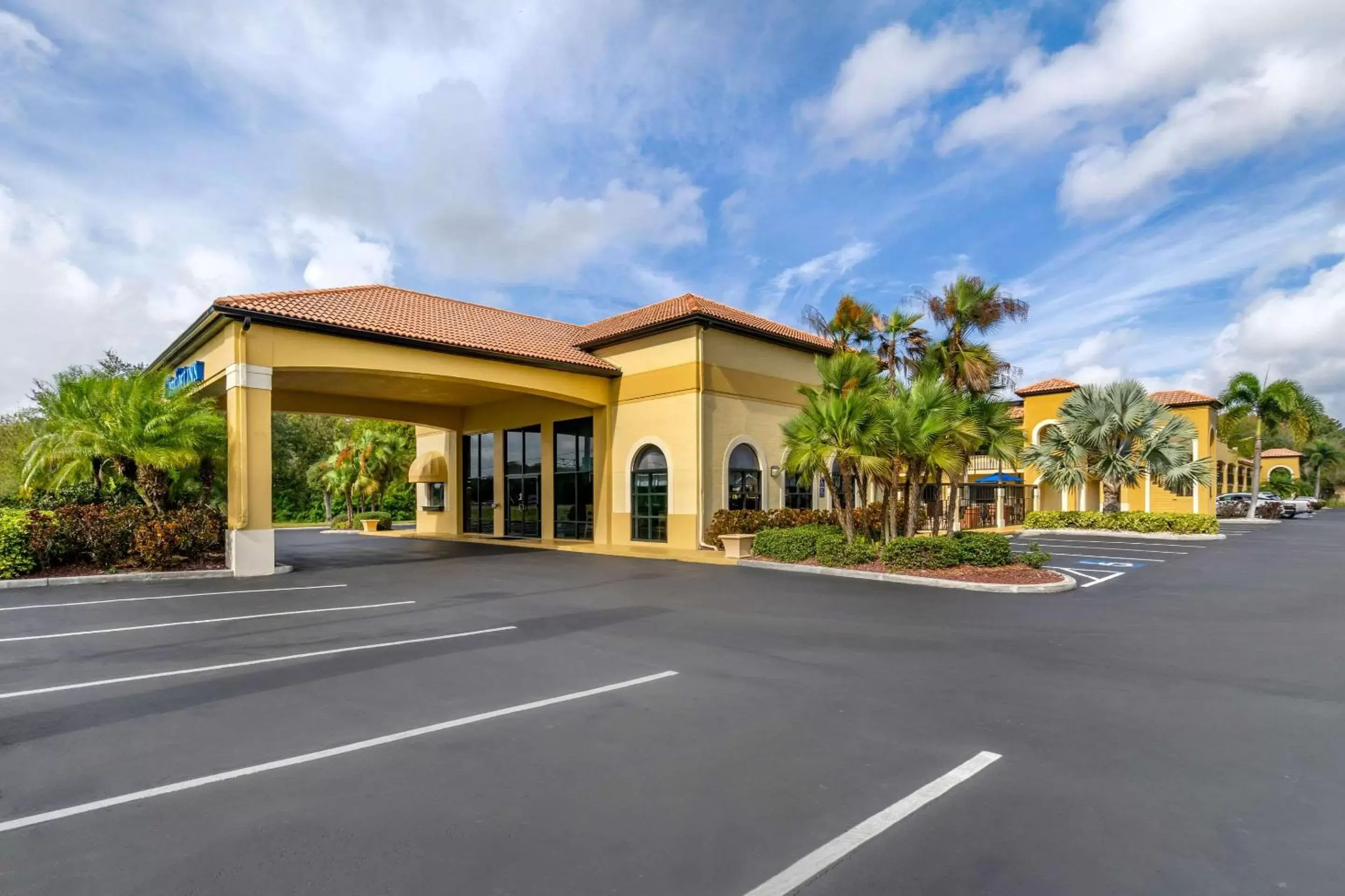 Property Building in Comfort Inn Sun City Center-Tampa South