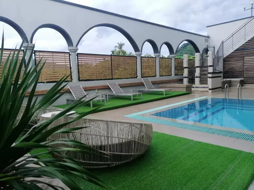 Swimming Pool in Langkawi Seaview Hotel