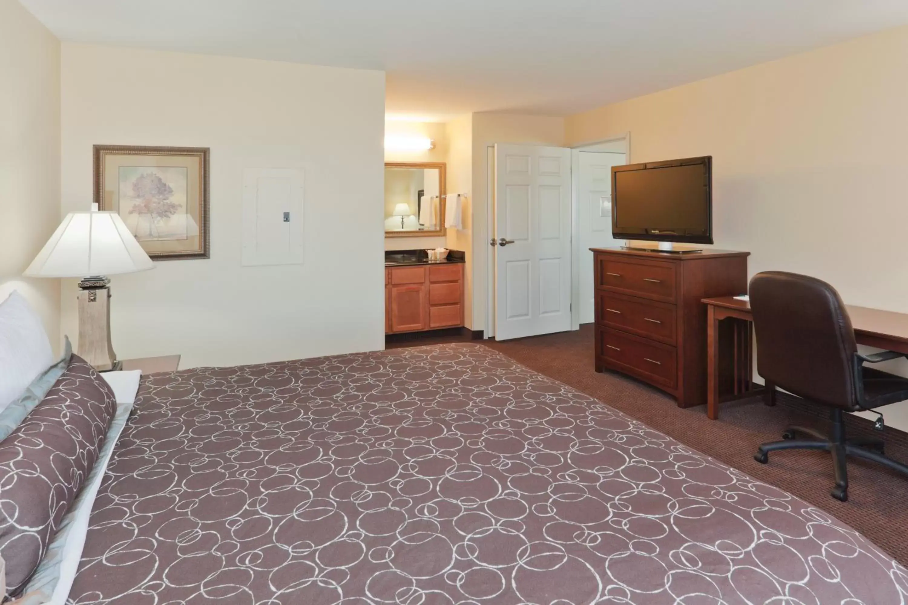 Photo of the whole room, TV/Entertainment Center in Staybridge Suites Rocklin - Roseville Area, an IHG Hotel