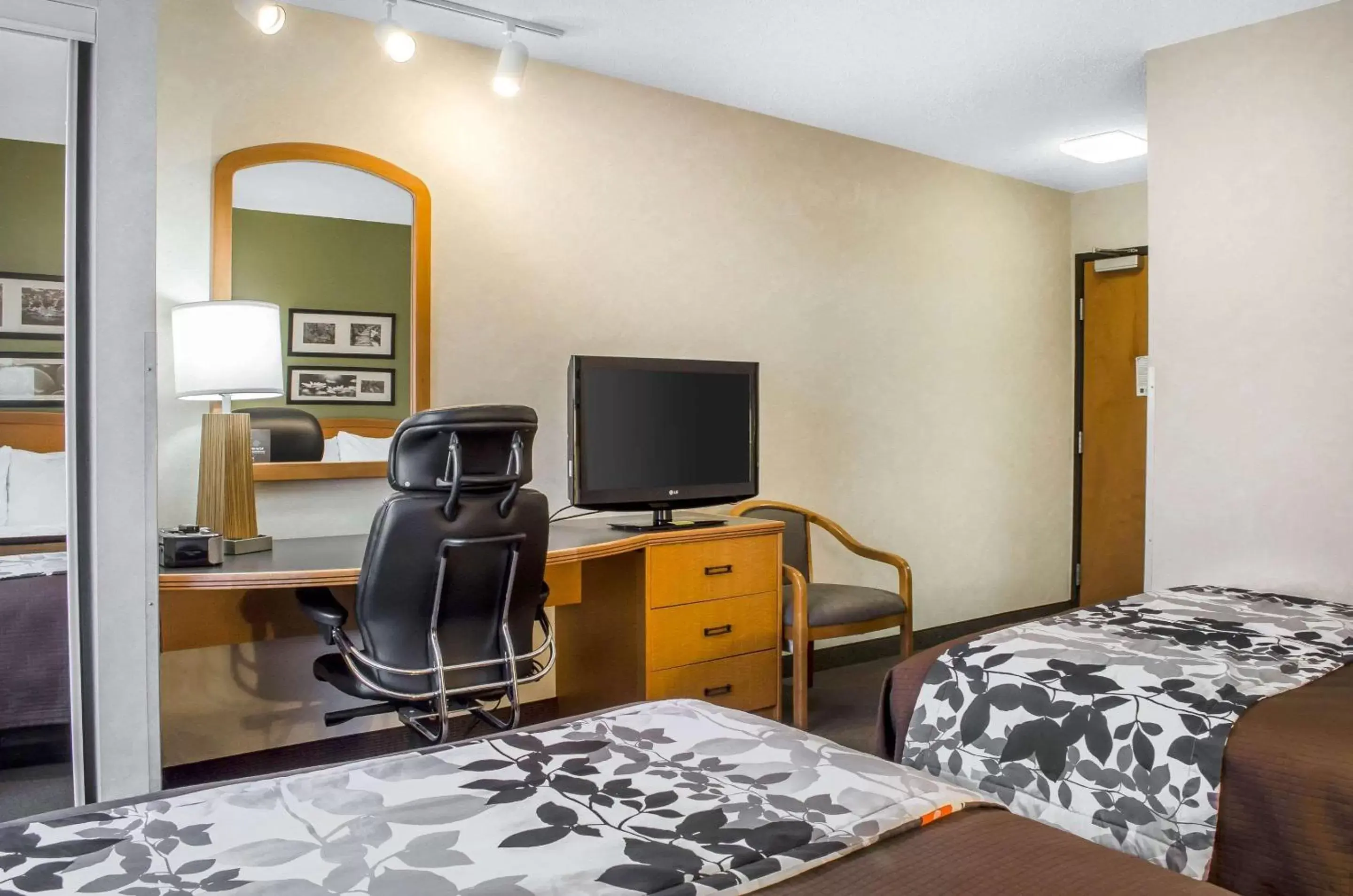 Photo of the whole room, TV/Entertainment Center in Sleep Inn & Suites Bensalem