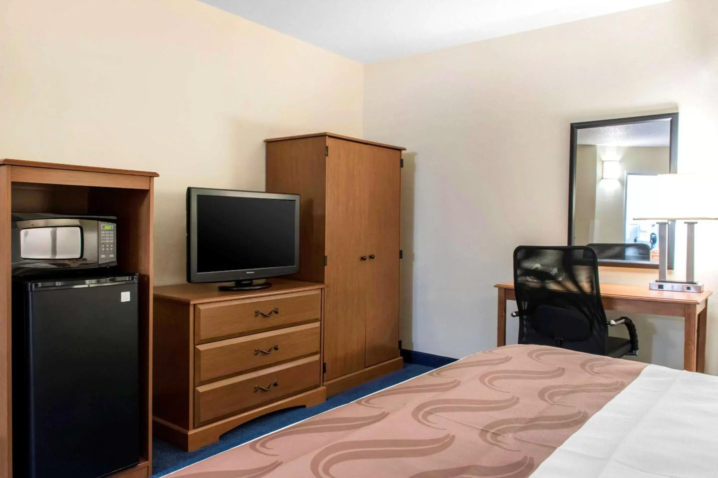 Photo of the whole room, TV/Entertainment Center in Days Inn by Wyndham Penn State