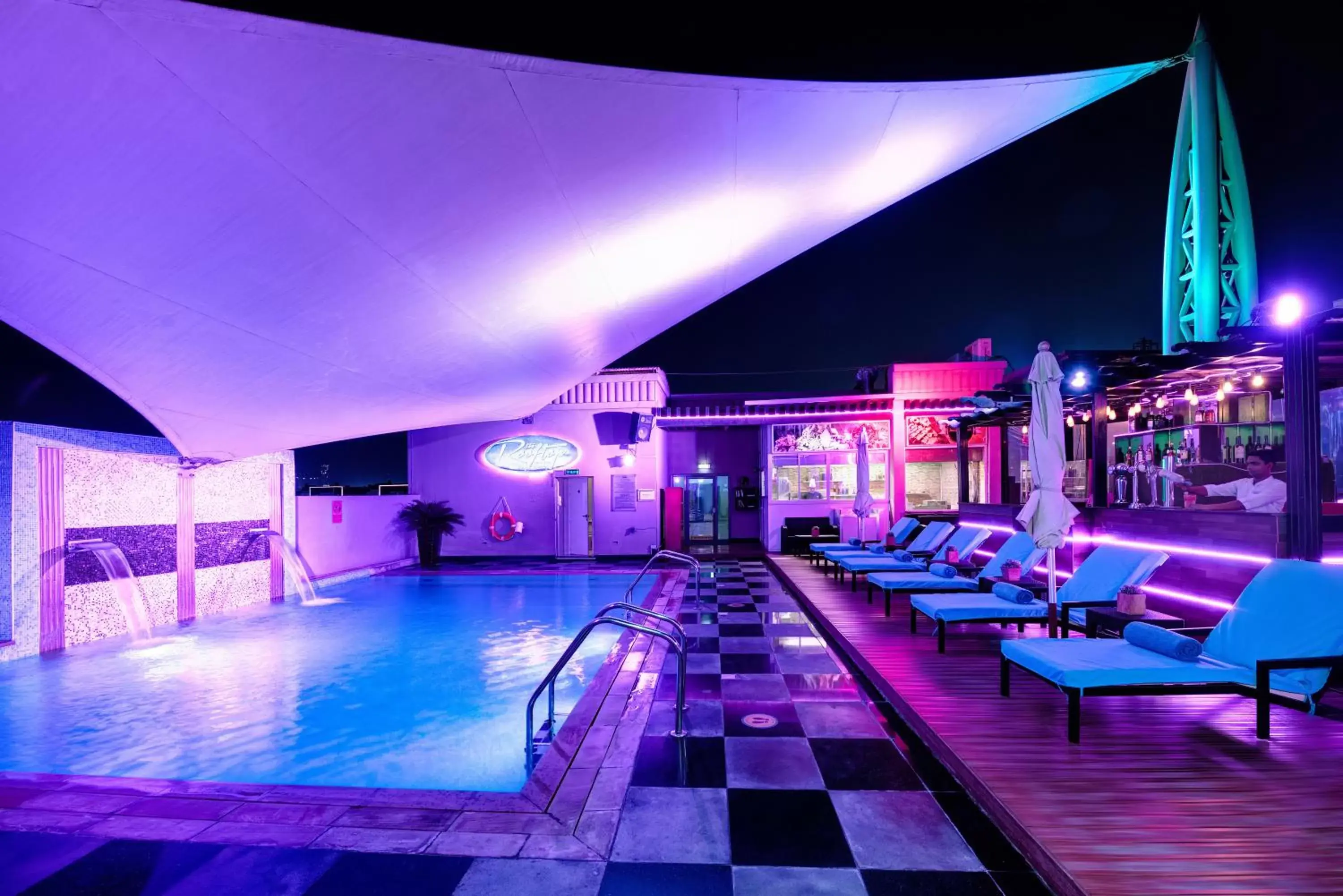 Swimming Pool in Mercure Gold Hotel, Jumeirah, Dubai
