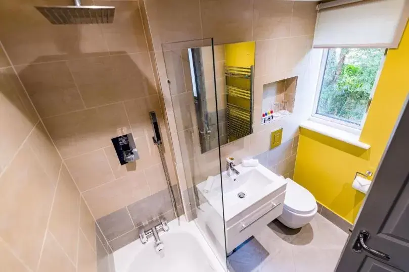 Bathroom in Stonecross Manor Hotel