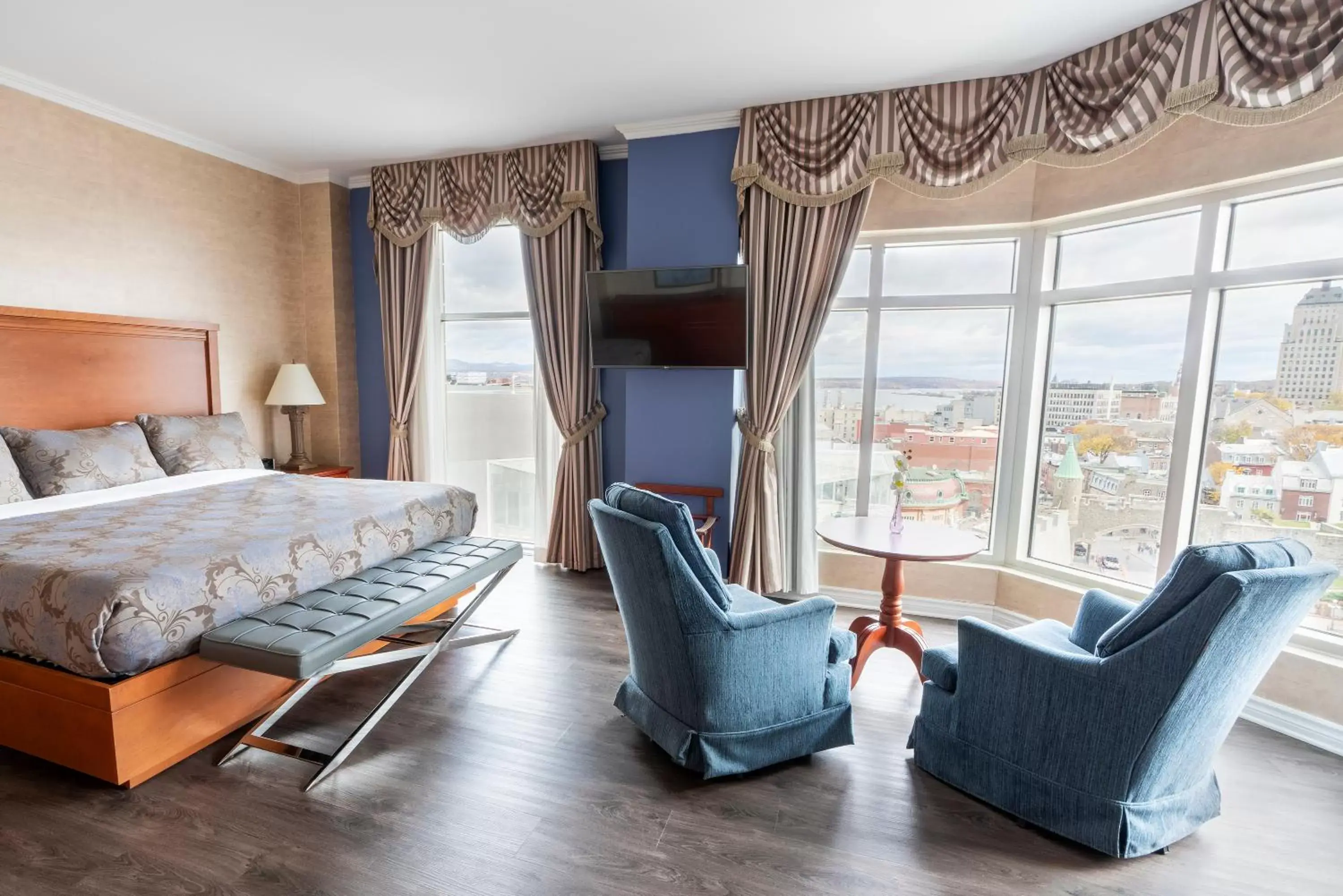 Suite with Panoramic City View, 1 King in Hôtel Palace Royal