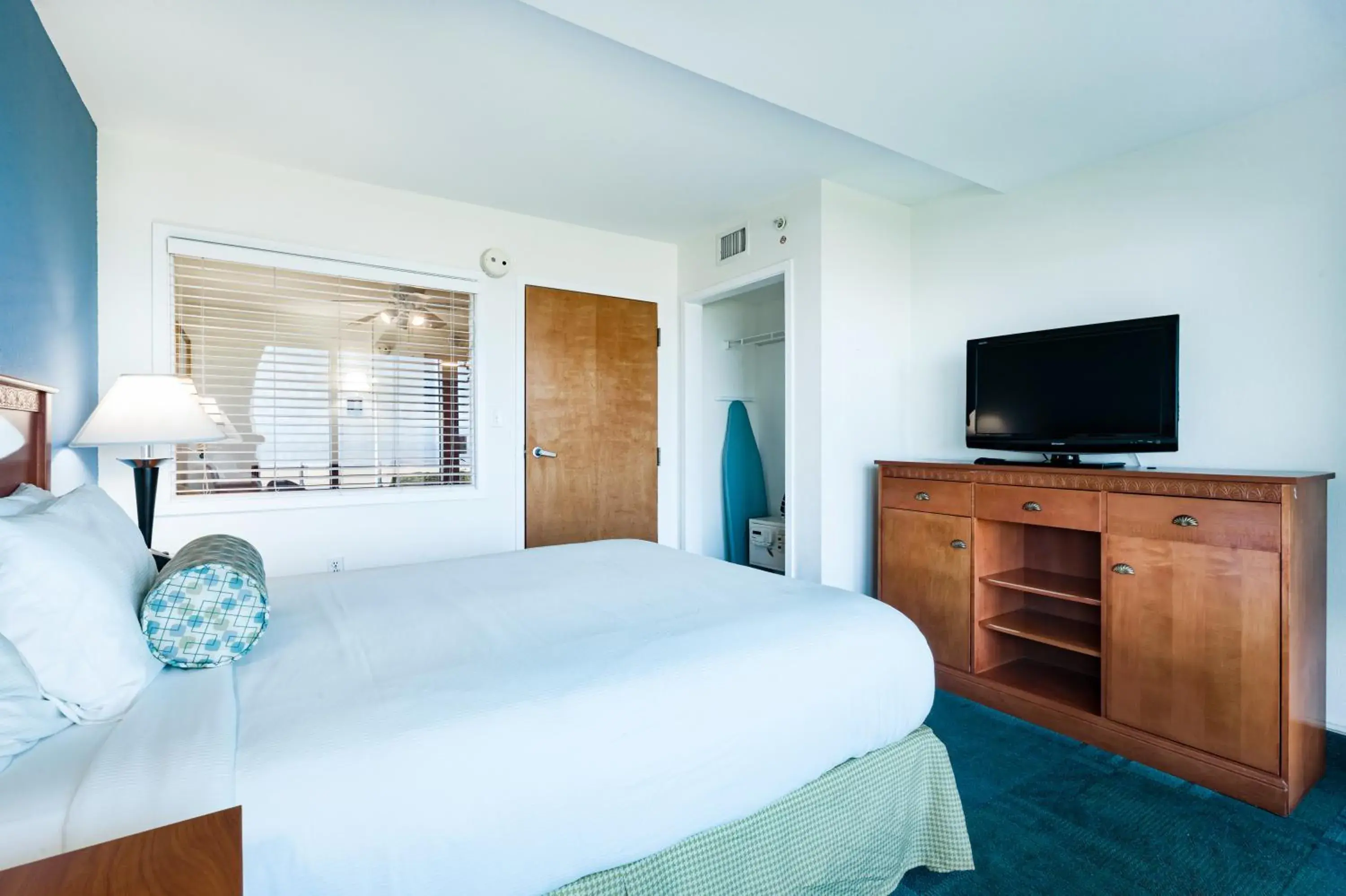 Bed in Ocean Sands Resort