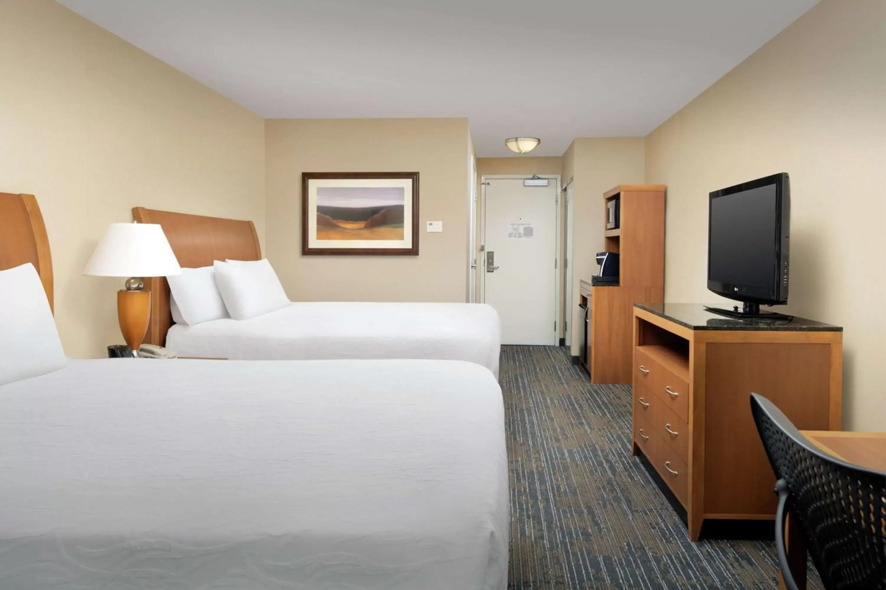Bedroom, Bed in Hilton Garden Inn Yakima Downtown
