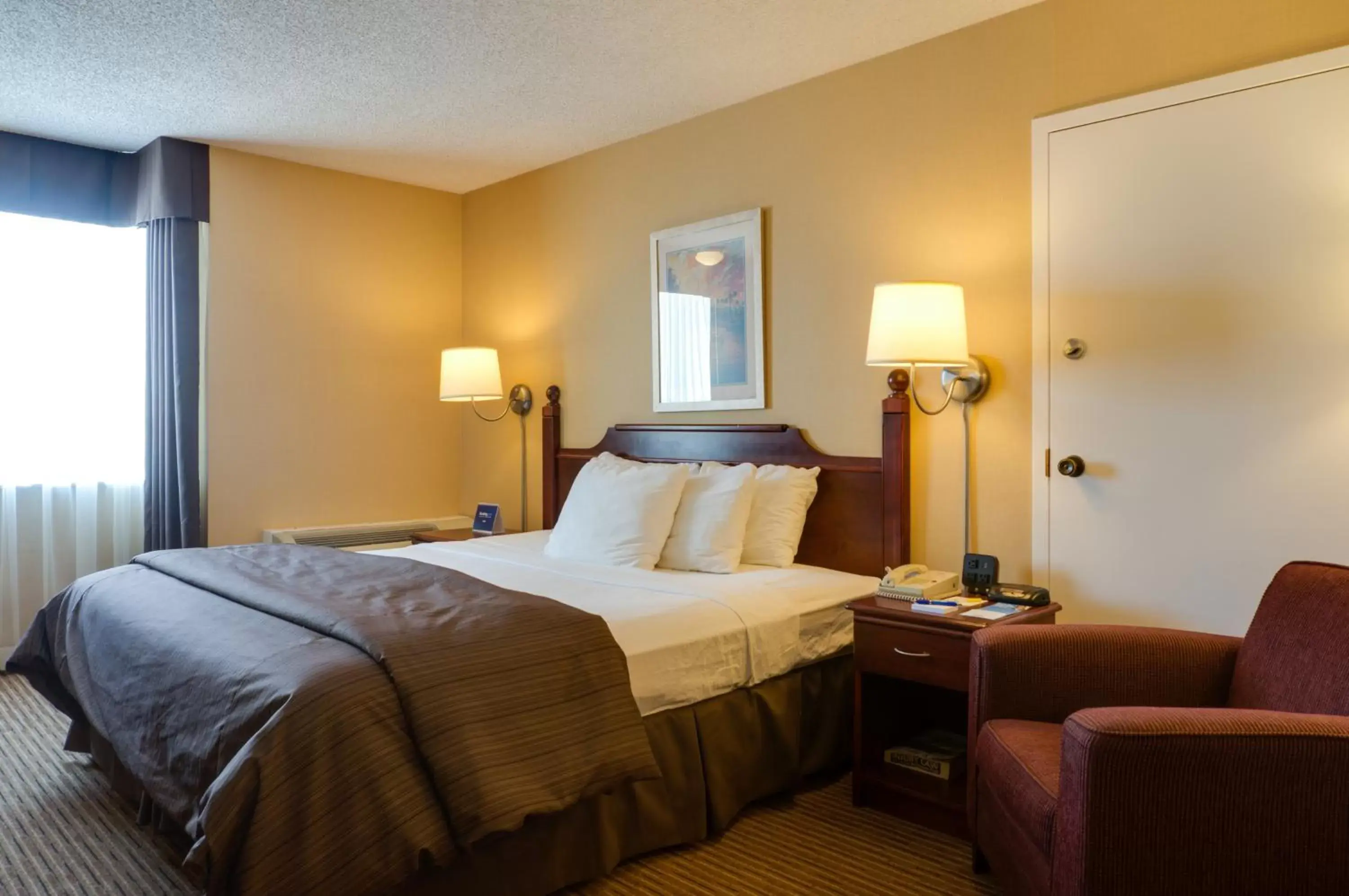 Photo of the whole room, Bed in Days Inn by Wyndham Calgary South