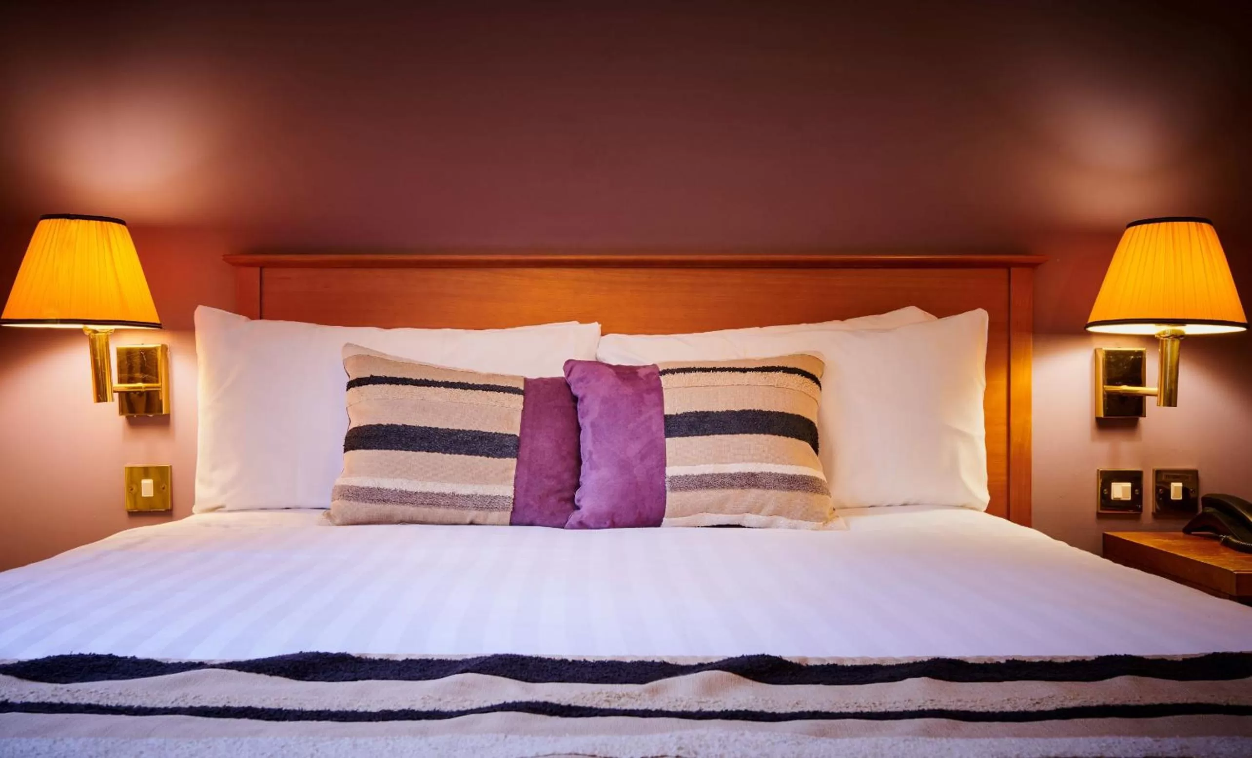 Bed in Stirling Court Hotel