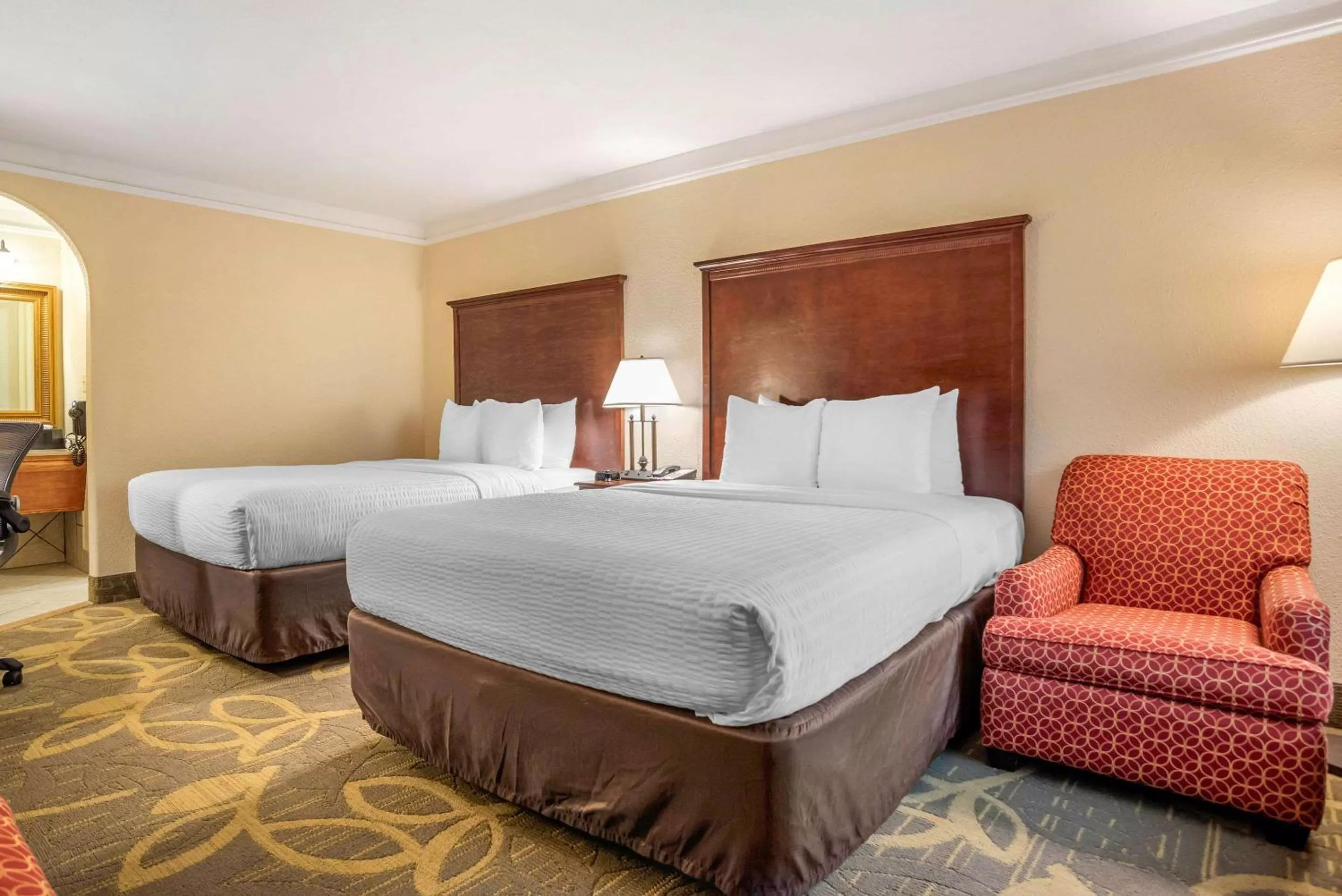 Photo of the whole room, Bed in Clarion Inn Conference Center