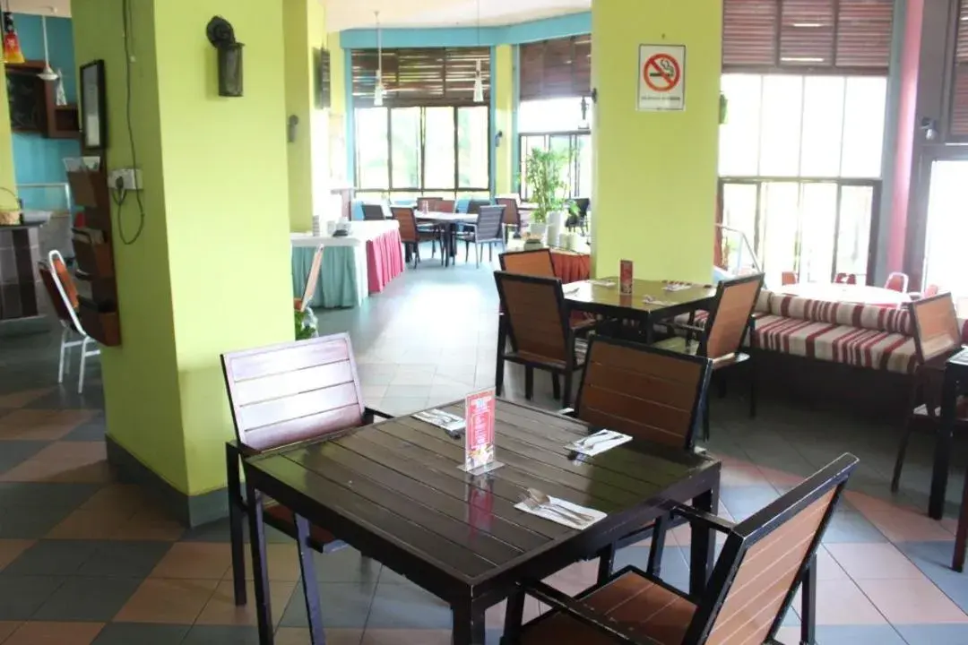 Restaurant/Places to Eat in Primula Beach Hotel