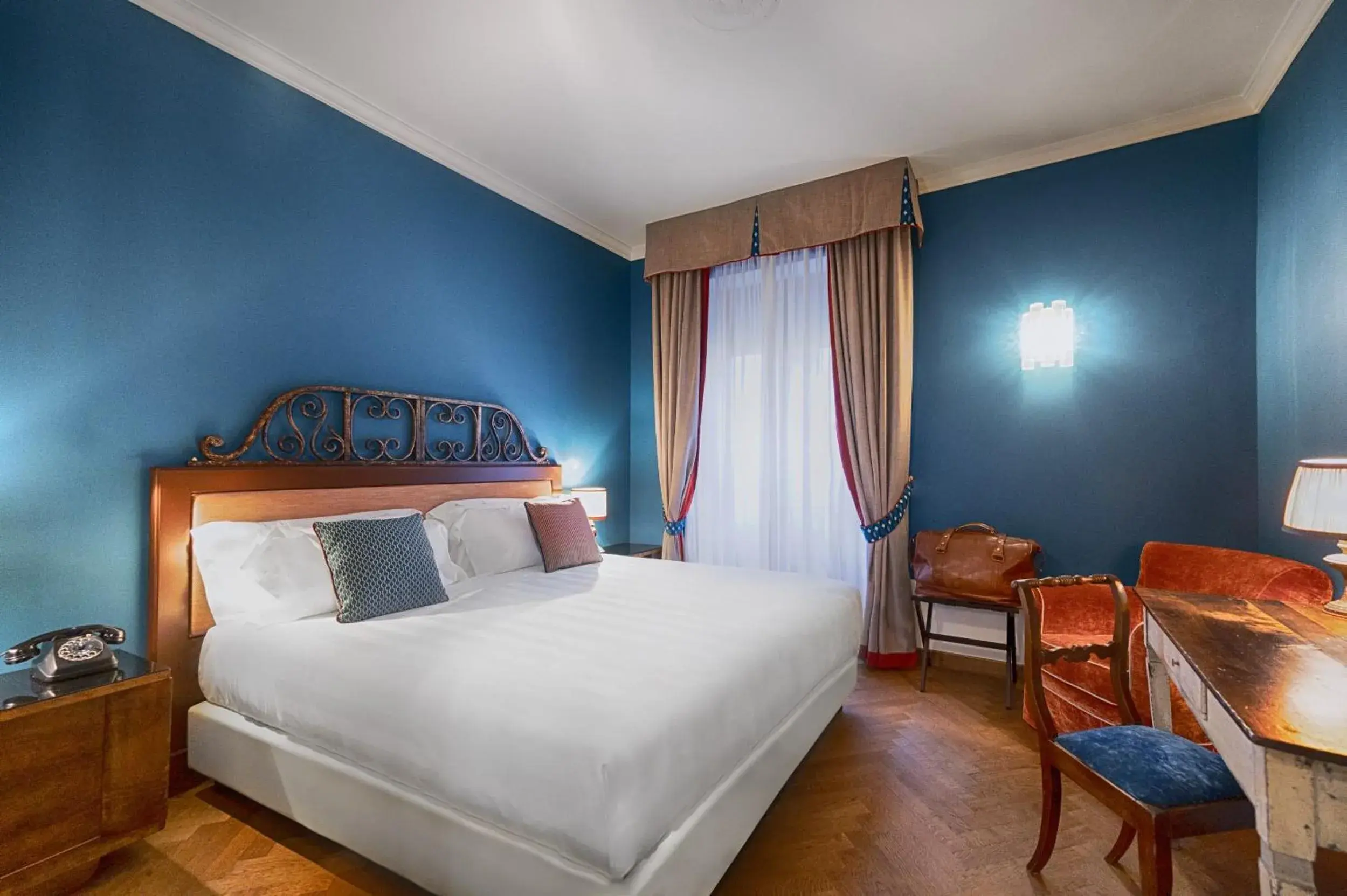 Bed in Albergo Posta Marcucci