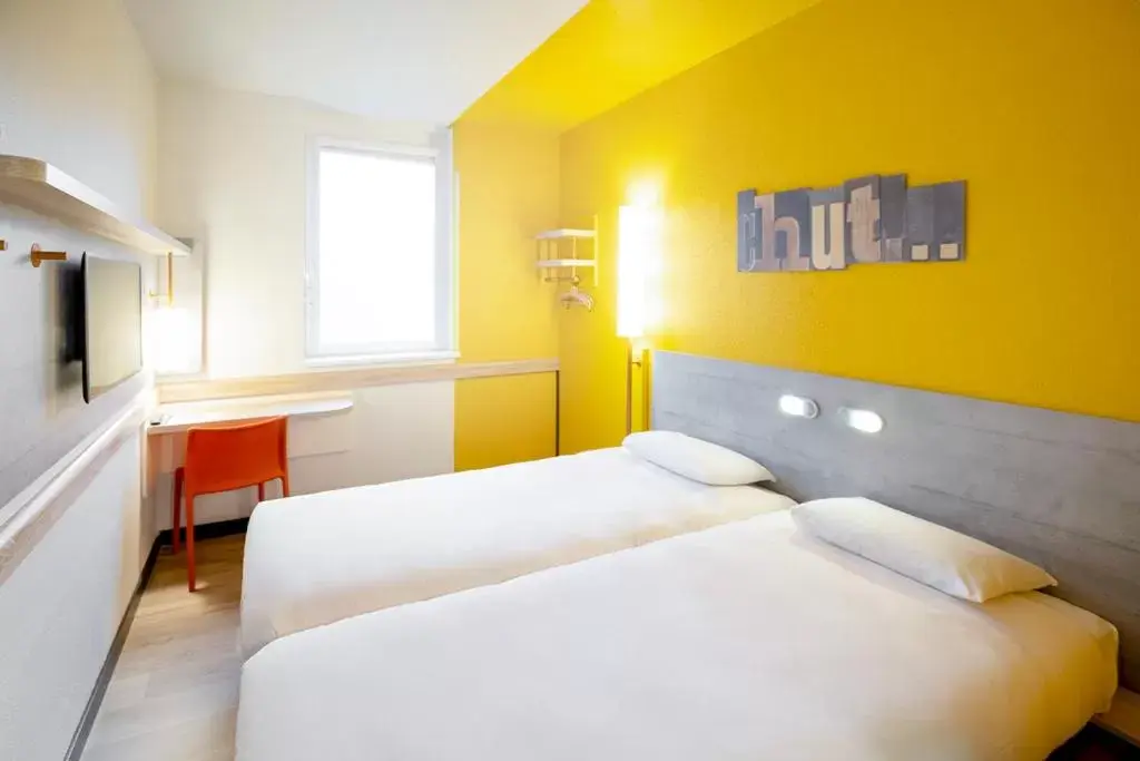 Bedroom, Bed in ibis budget Montpellier Sud Près d'Arènes