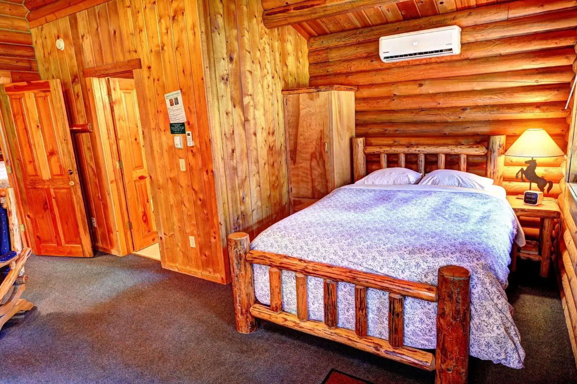 Photo of the whole room, Bed in North Forty Resort