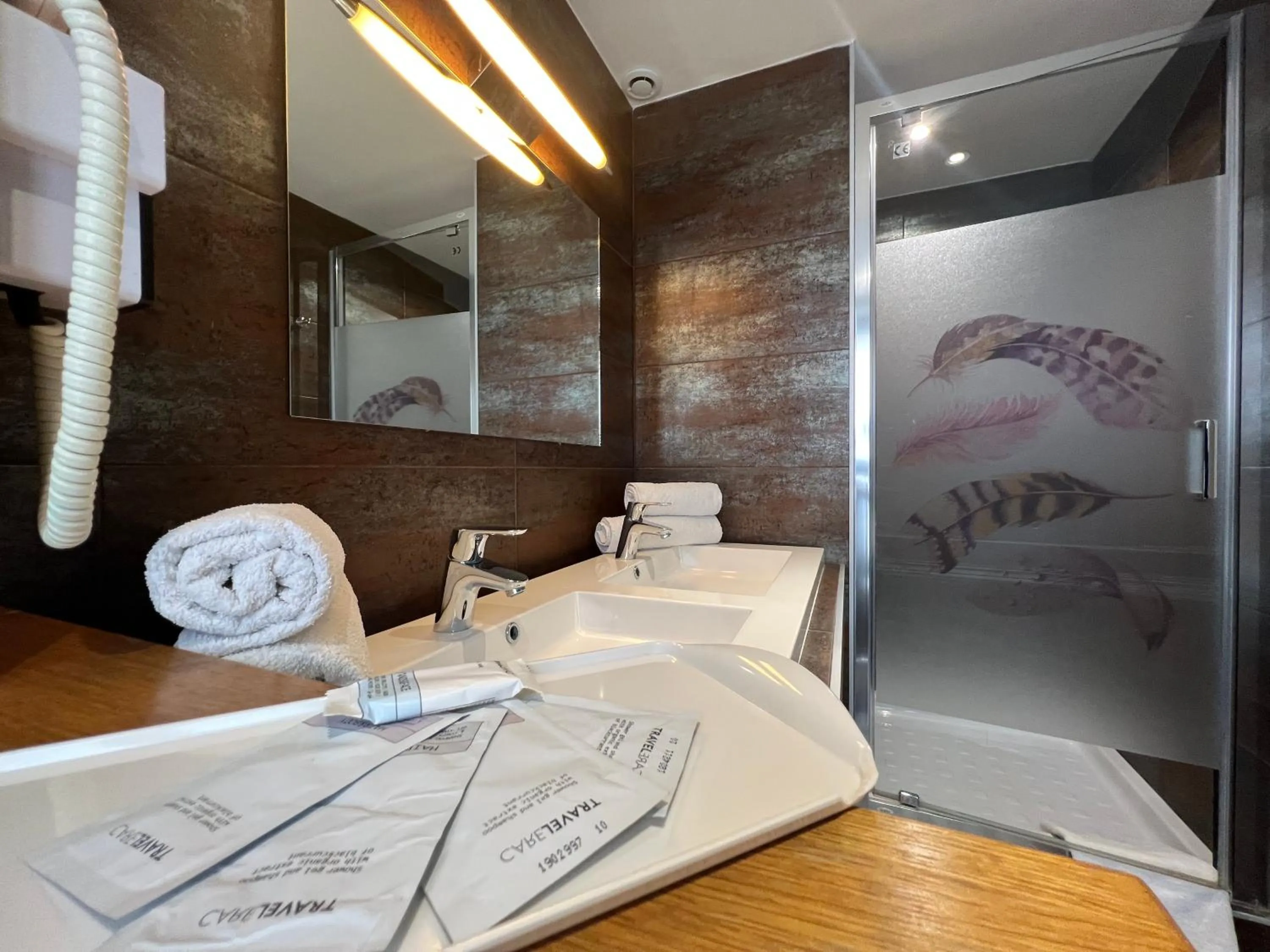 Shower in Hotel Nation Montmartre