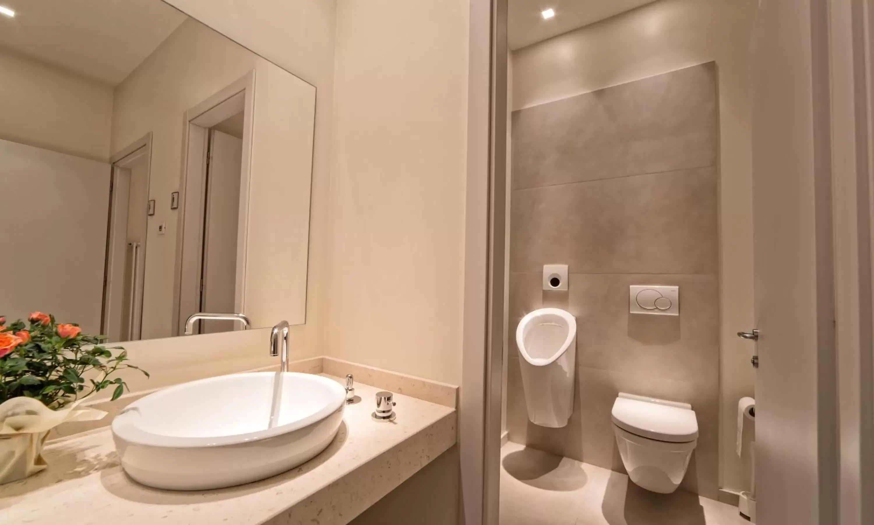 Toilet, Bathroom in Hotel Country House La Radice