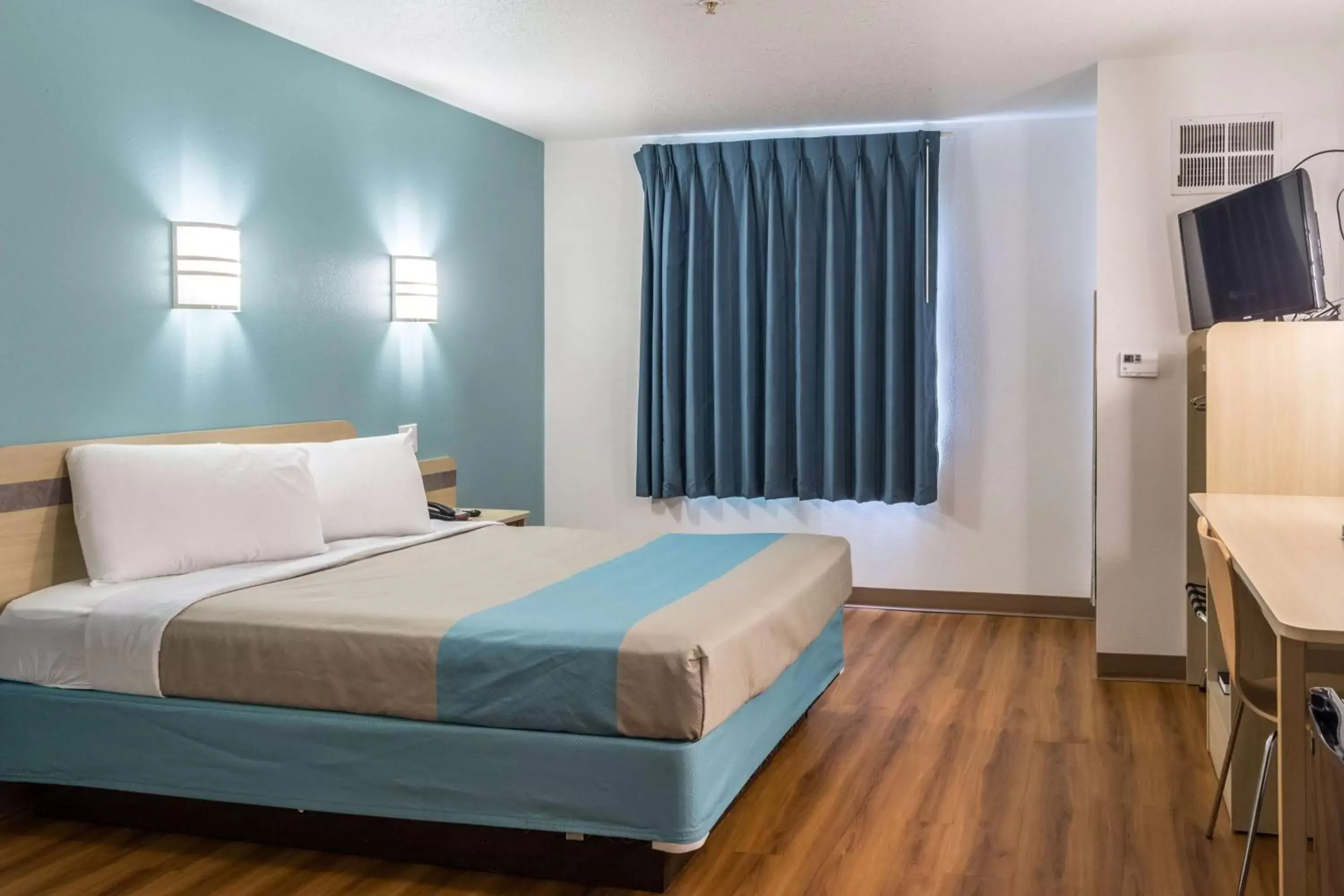 TV and multimedia, Bed in Motel 6-Lincoln City, OR TV and multimedia, Bed in Motel 6-Lincoln City, OR