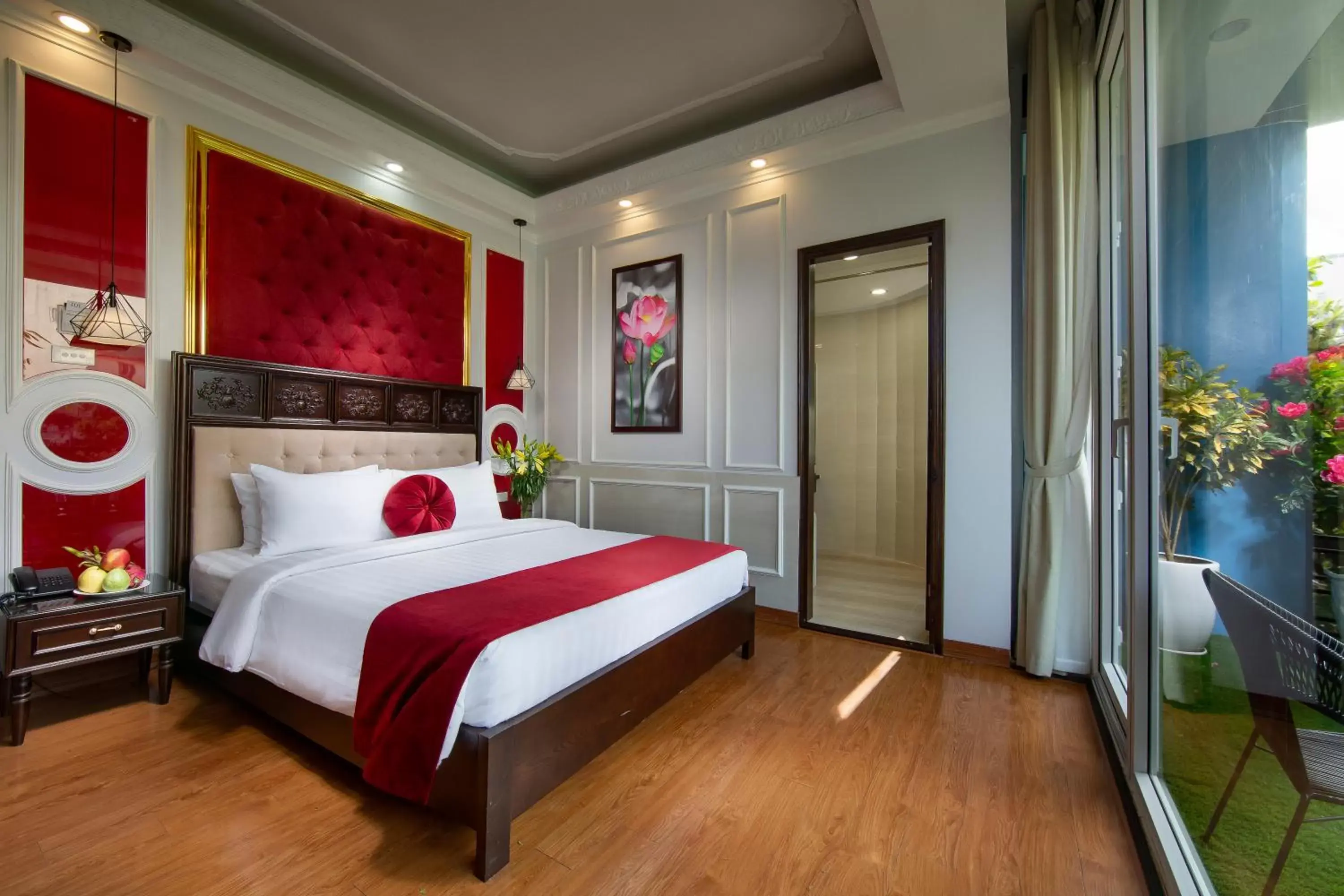 Photo of the whole room, Bed in Hanoi Royal Palace Hotel 2