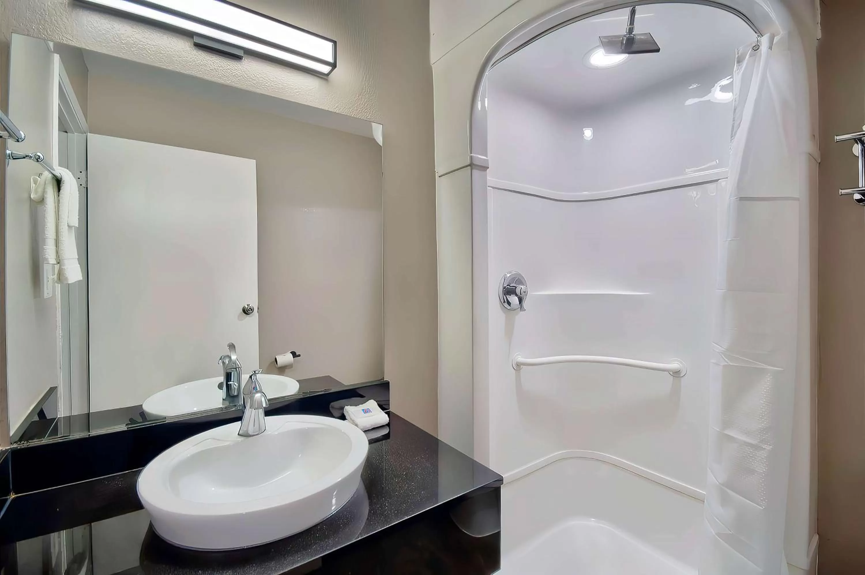 Bedroom in Motel 6-Palmdale, CA