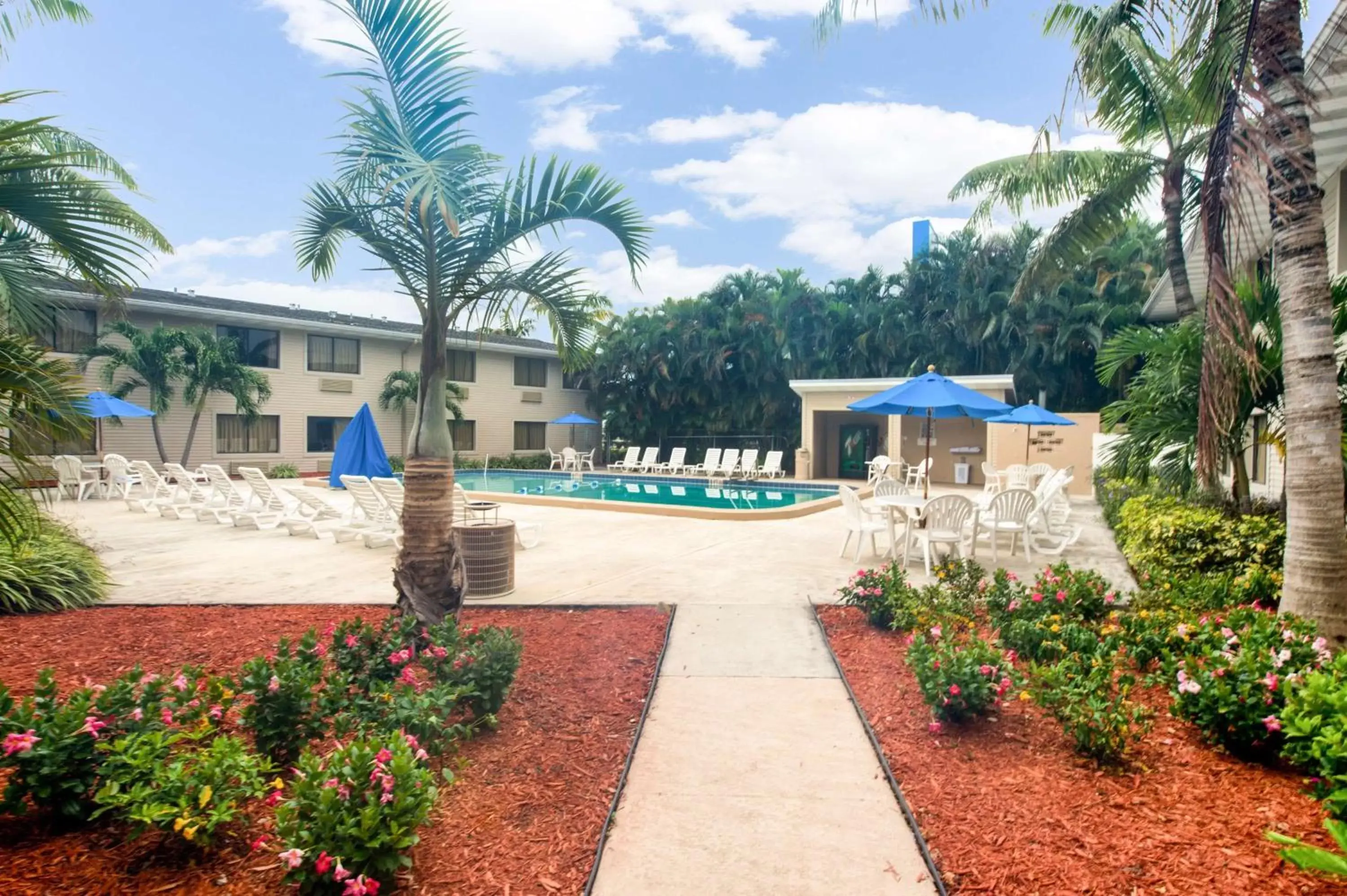 Day, Patio/Outdoor Area in Motel 6-Fort Lauderdale, FL