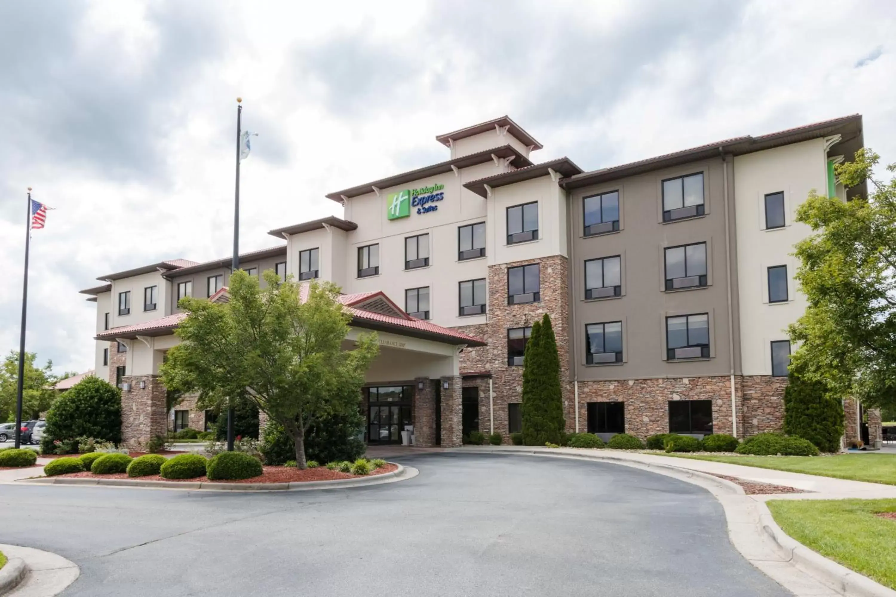 Property Building in Holiday Inn Express & Suites Lexington North West-The Vineyard, an IHG Hotel