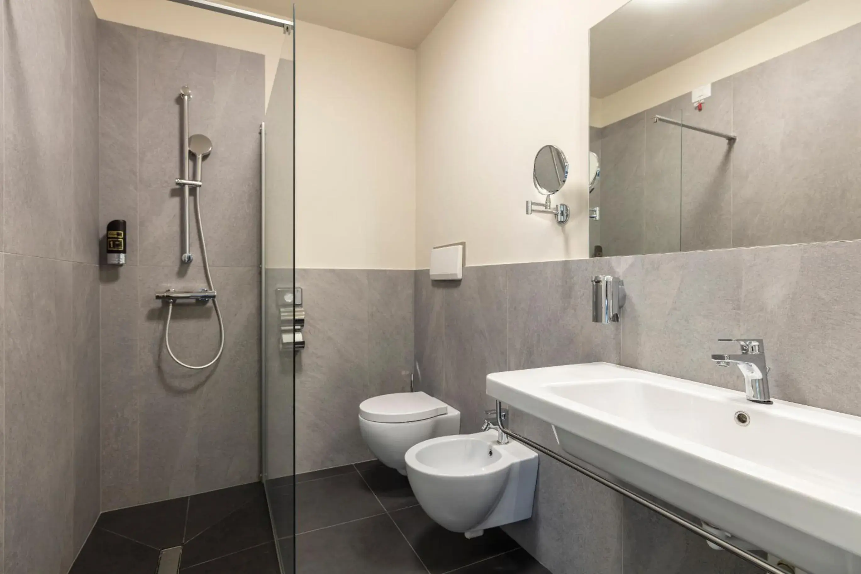 Bathroom in Arco Smart Hotel