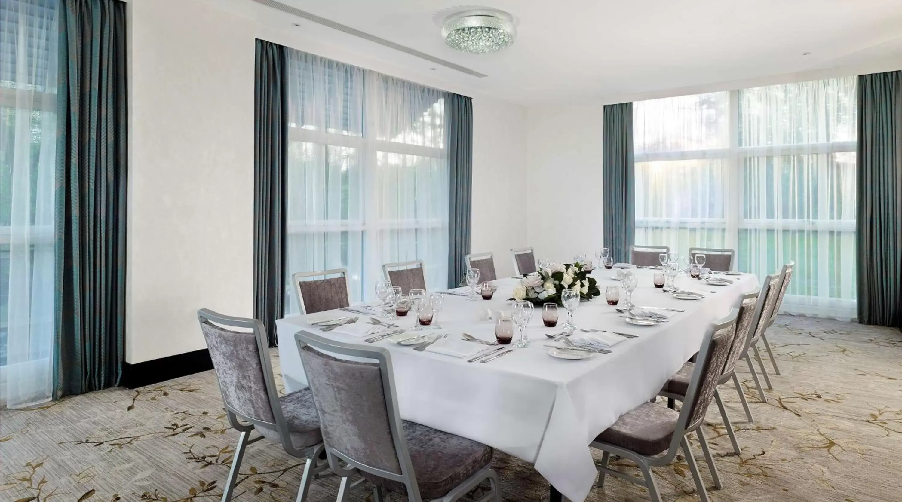 Meeting/conference room, Restaurant/Places to Eat in DoubleTree by Hilton Hotel Nottingham - Gateway