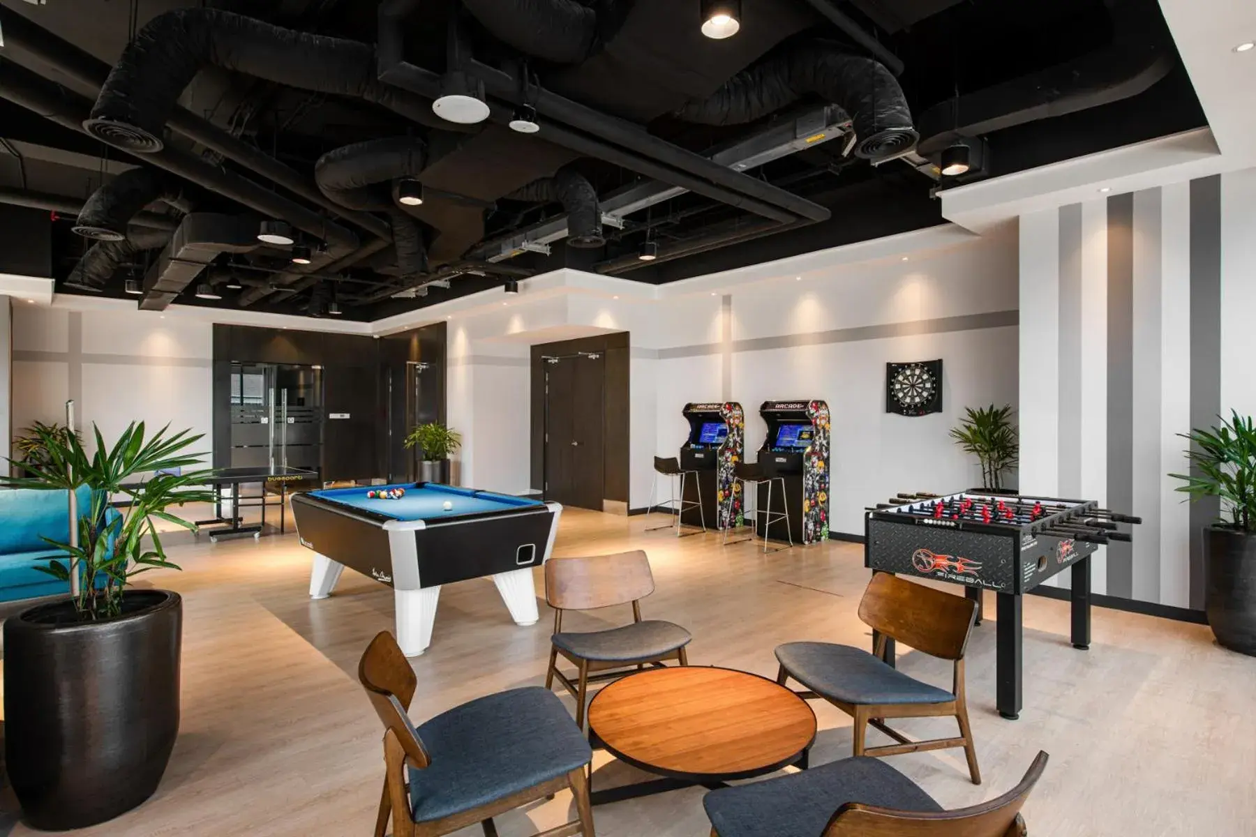 Game Room, Billiards in Komune Living