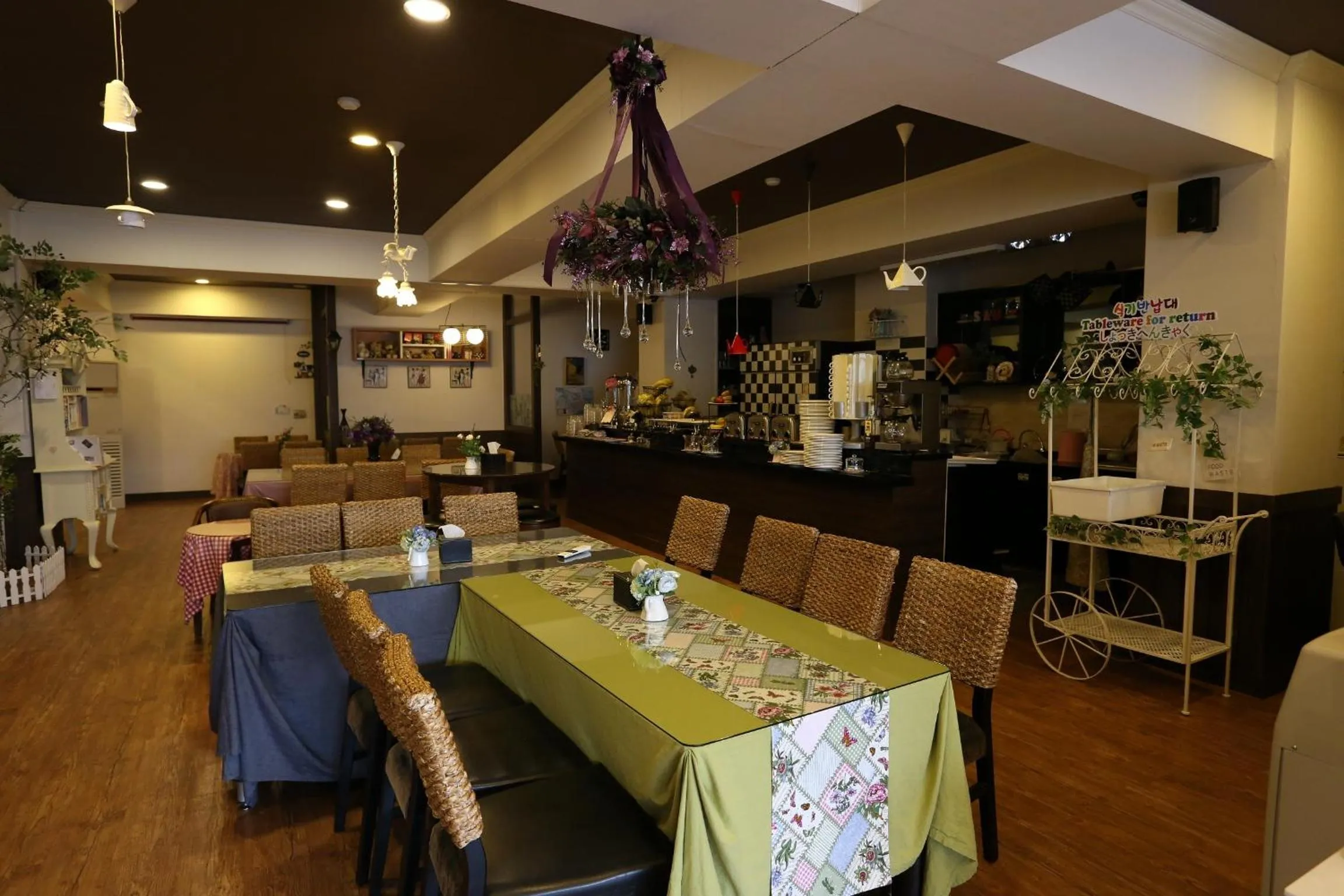 Restaurant/places to eat in Funstay Inn Guesthouse